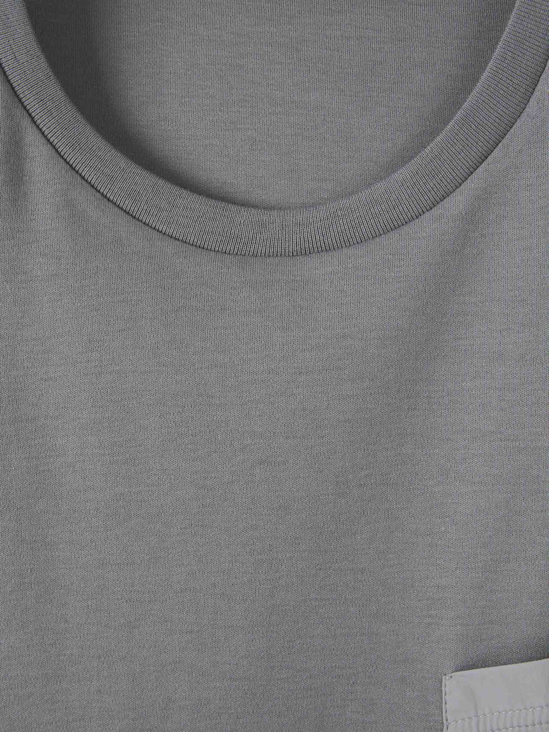 Outlet online Herno Hombre Camiseta Bolsillo Contraste color Gris Antracita sku 553-003981 02 - Foto 3