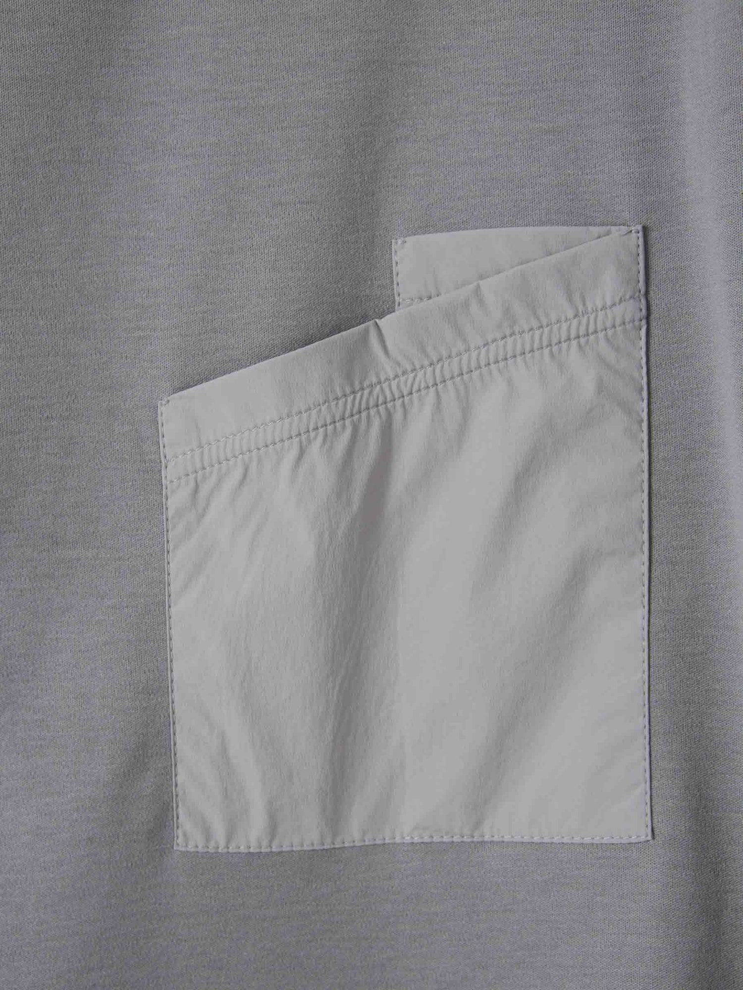 Outlet online Herno Hombre Camiseta Bolsillo Contraste color Gris Antracita sku 553-003981 02 - Foto 4
