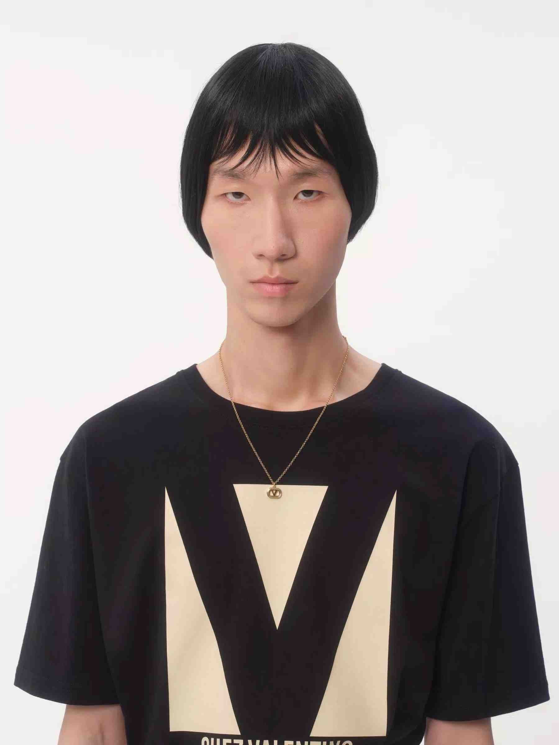 Valentino Hombre Barcelona Camiseta Logo Algodón color Negro sku 553-004093 01 - Foto 3