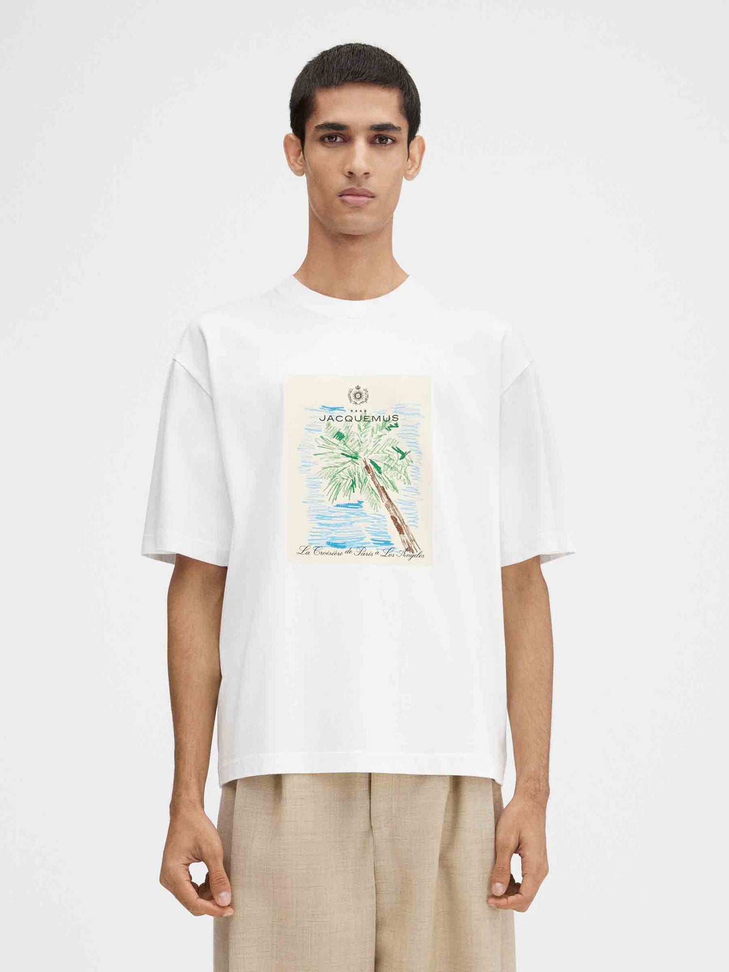 Jacquemus Hombre Barcelona Camiseta Estampado Marino color Blanco sku 553-004123 00 - Foto 2