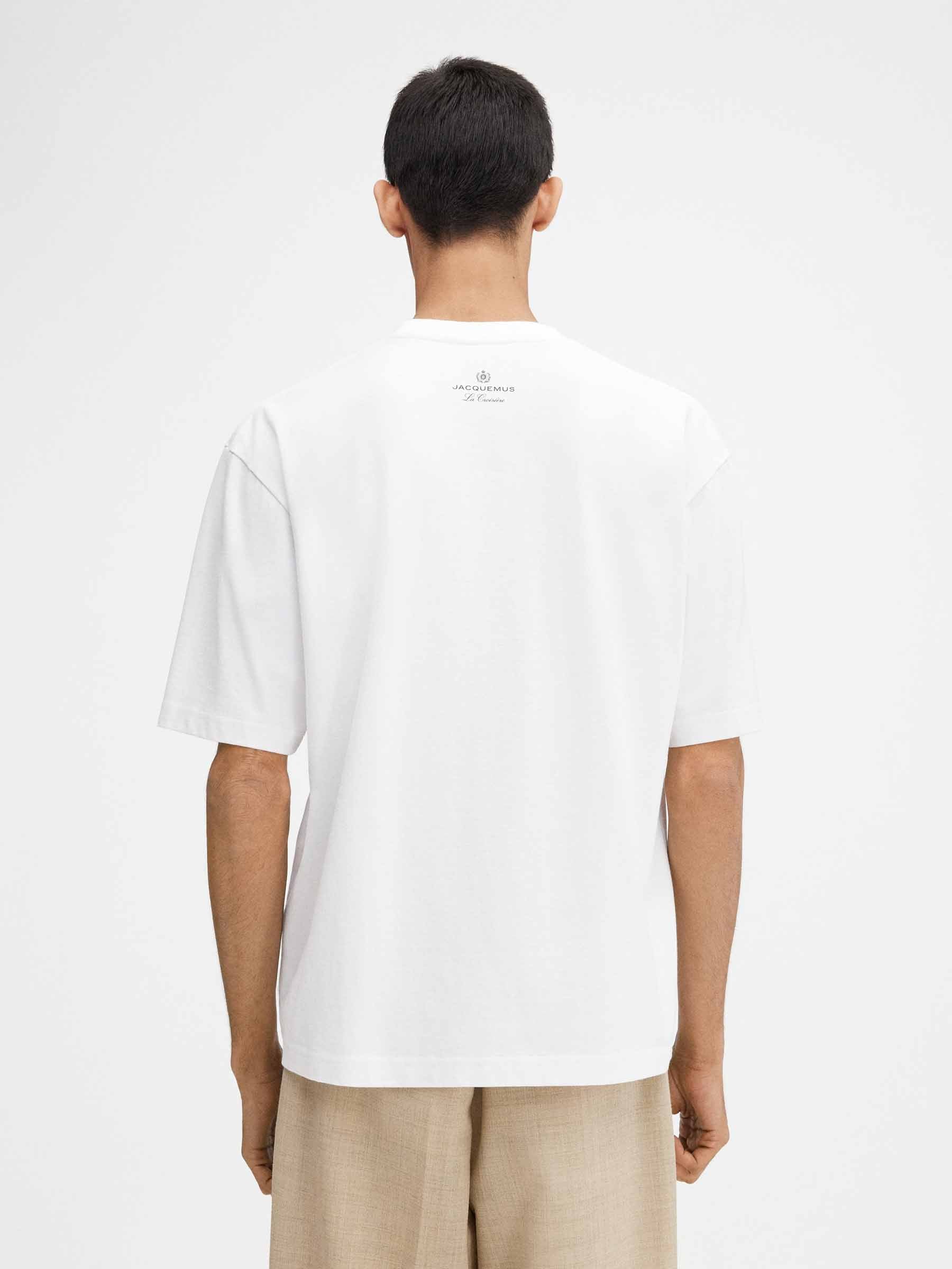 Jacquemus Hombre Barcelona Camiseta Estampado Marino color Blanco sku 553-004123 00 - Foto 4