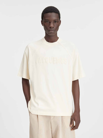 Jacquemus Hombre Barcelona Camiseta Logo Typo color Beige sku 553-004129 00 - Foto 2