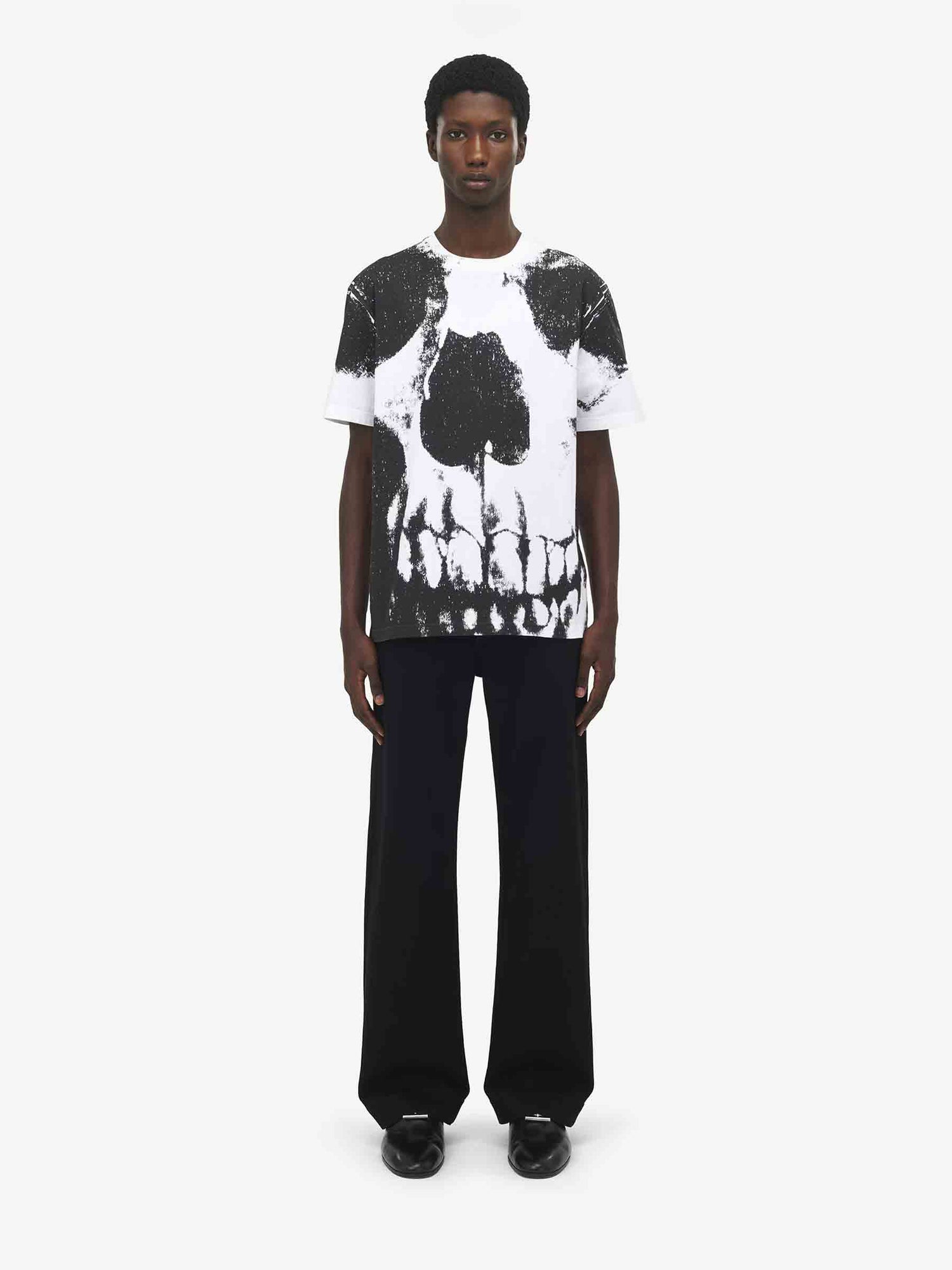 Outlet online McQueen Hombre Camiseta algodón orgánico color Blanco Y Negro sku 553-004313 01 - Foto 2