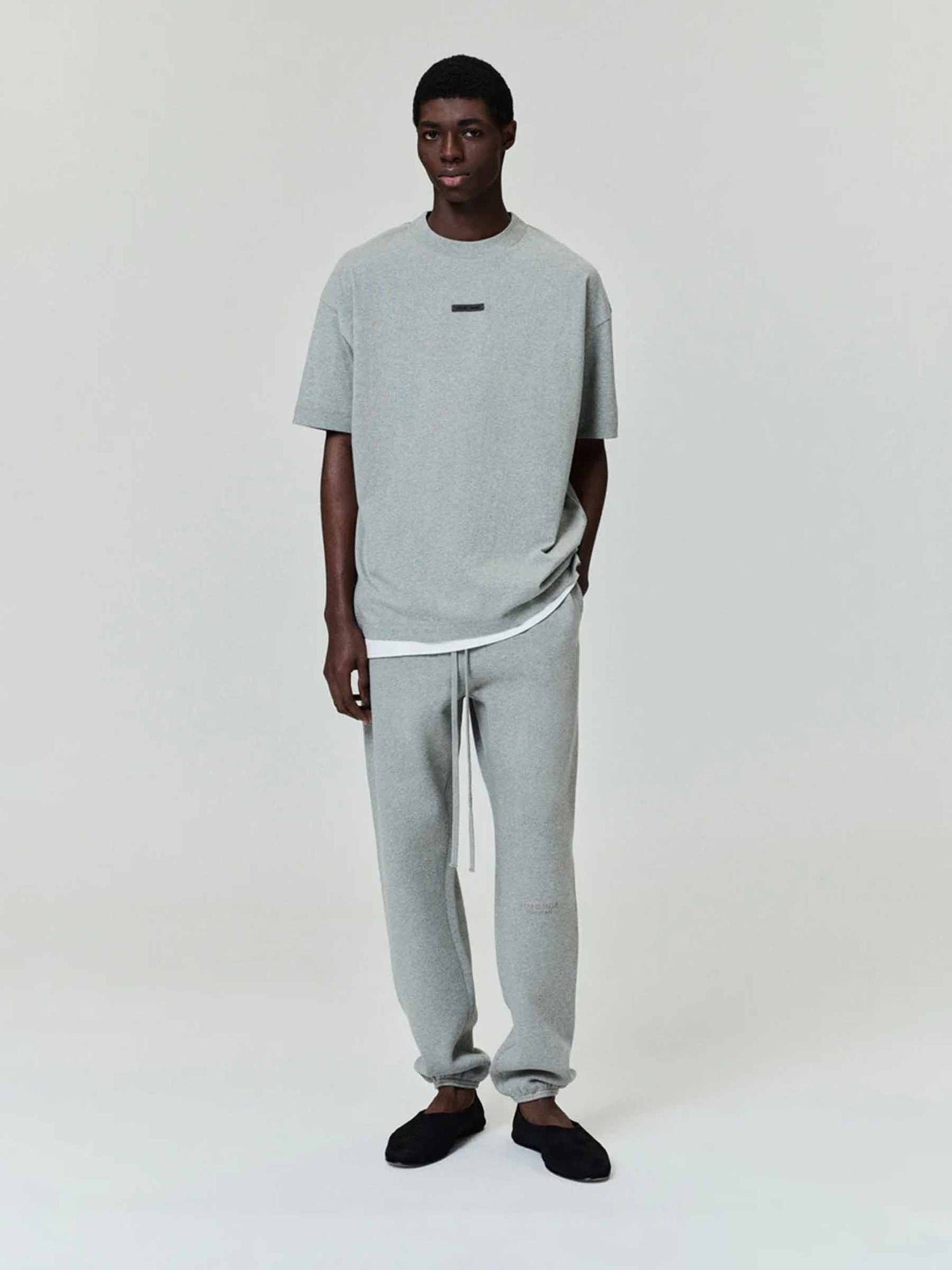 Fear of God Essentials Hombre Barcelona Camiseta Cuello Redondo color Gris sku 553-004402 01 - Foto 2