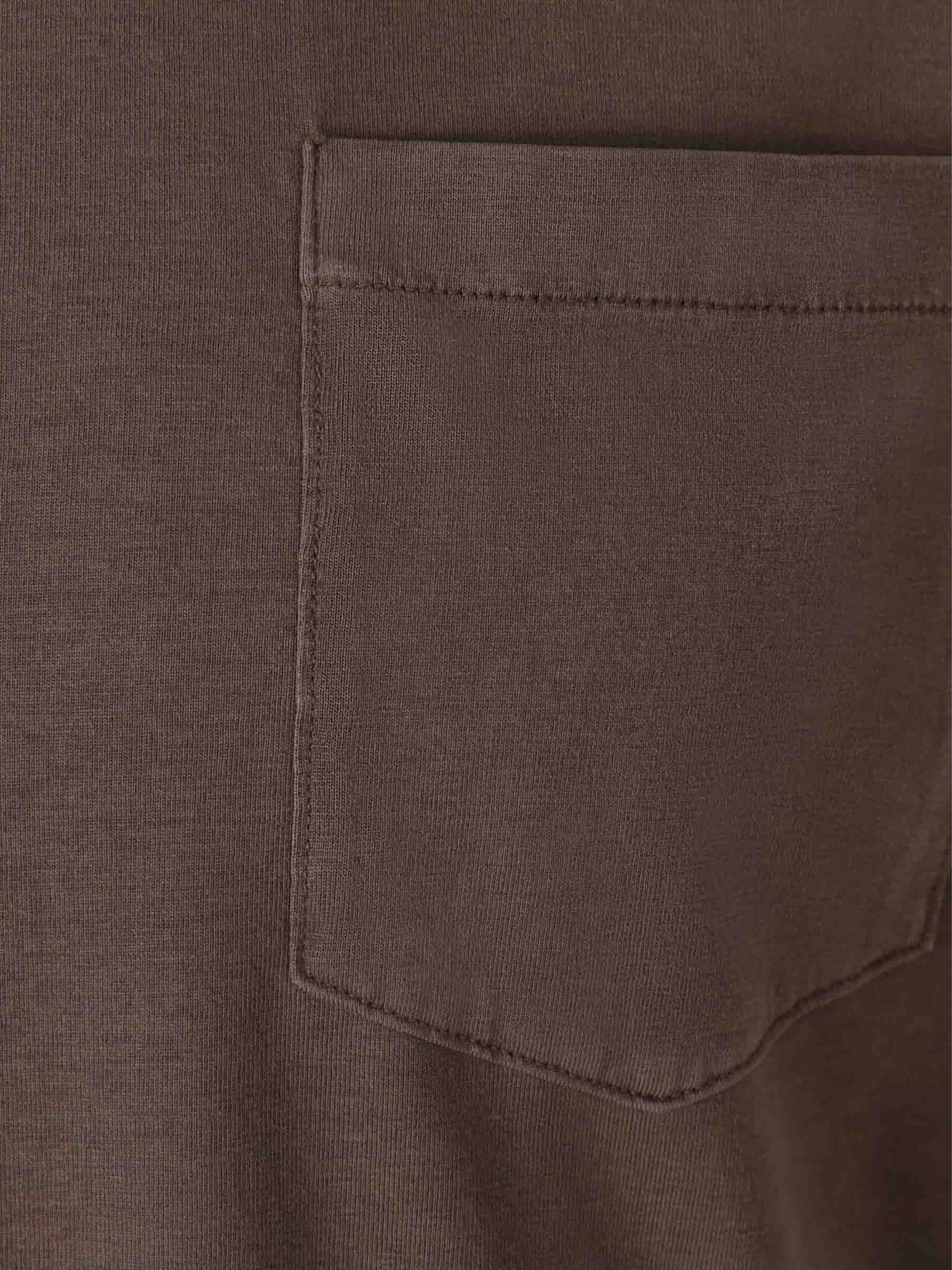 Outlet online Officine Générale Hombre Camiseta con Bolsillo color Marrón Oscuro sku 553-004488 01 - Foto 3