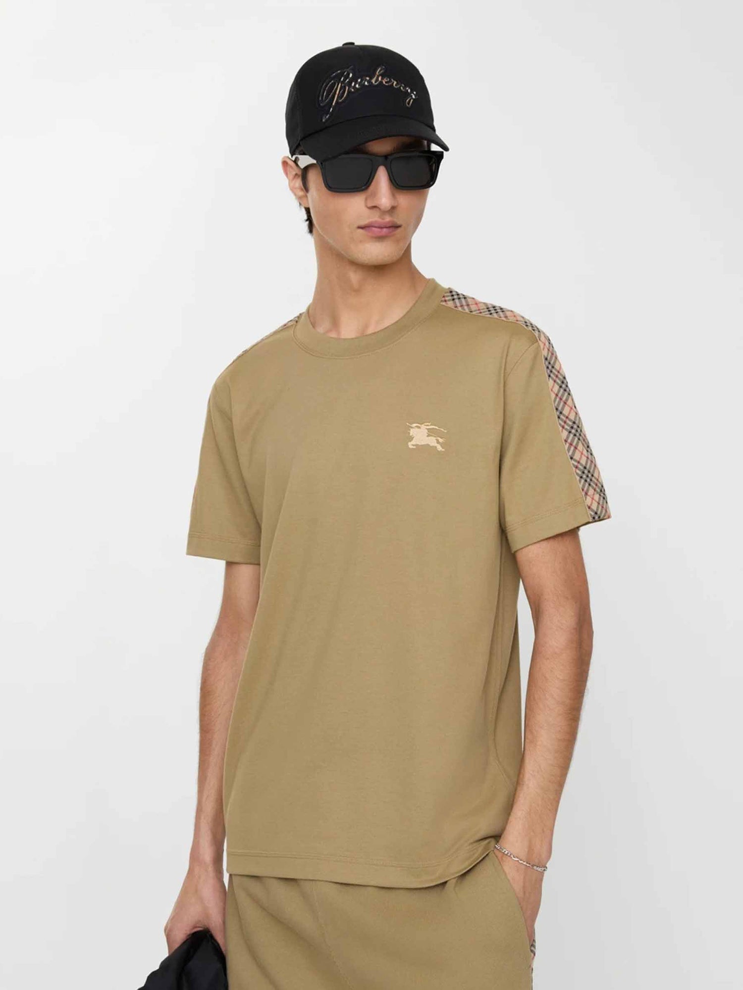 Burberry Hombre Barcelona Camiseta Cuello Redondo color Camel sku 553-004767 01 - Foto 2