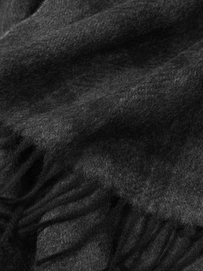 Santa Eulalia Bufanda Cuadros Cachemira color Gris Antracita sku 630-001452 01 - Foto 3
