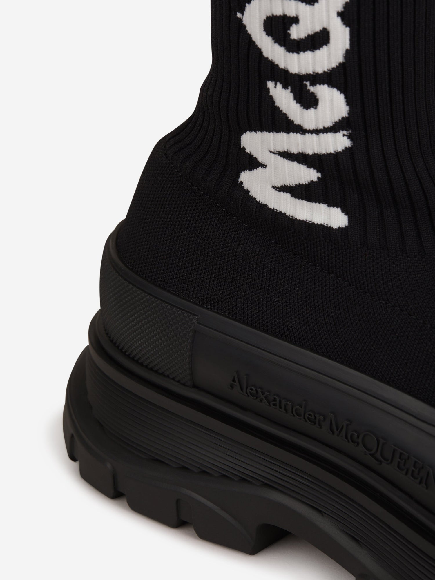 Outlet online McQueen Hombre Botas Graffiti Knit Tread color Negro sku 611-003948 01 - Foto 4