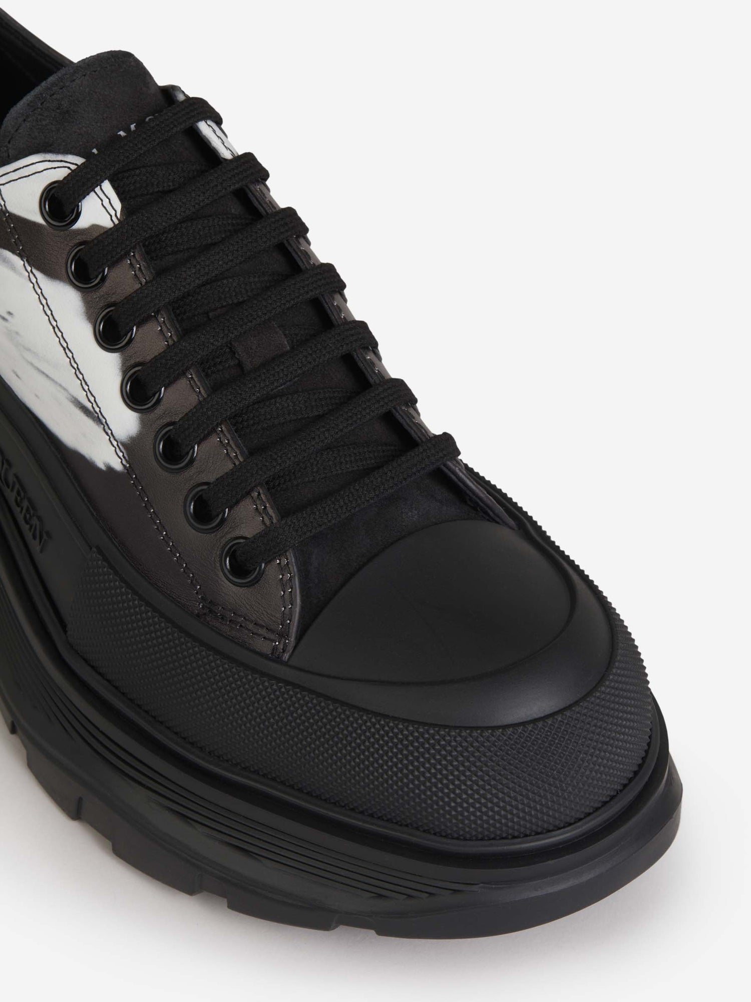 Outlet online McQueen Hombre Sneakers Tread Slick Lace Up color Negro sku 611-004200 01 - Foto 3
