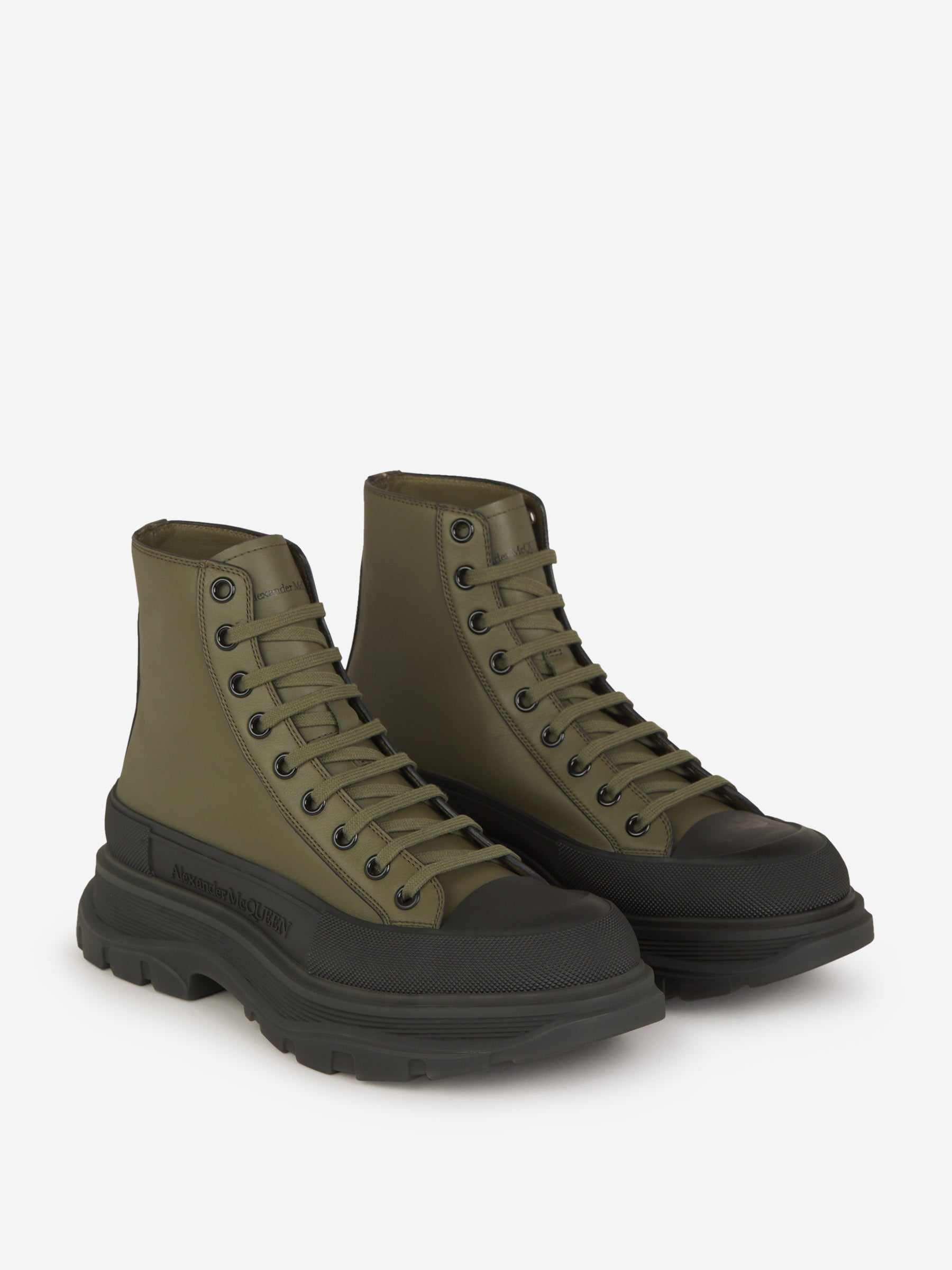 Outlet online Alexander McQueen Hombre Botas Tread Slick color Verde Militar sku 611-004284 01 - Foto 2