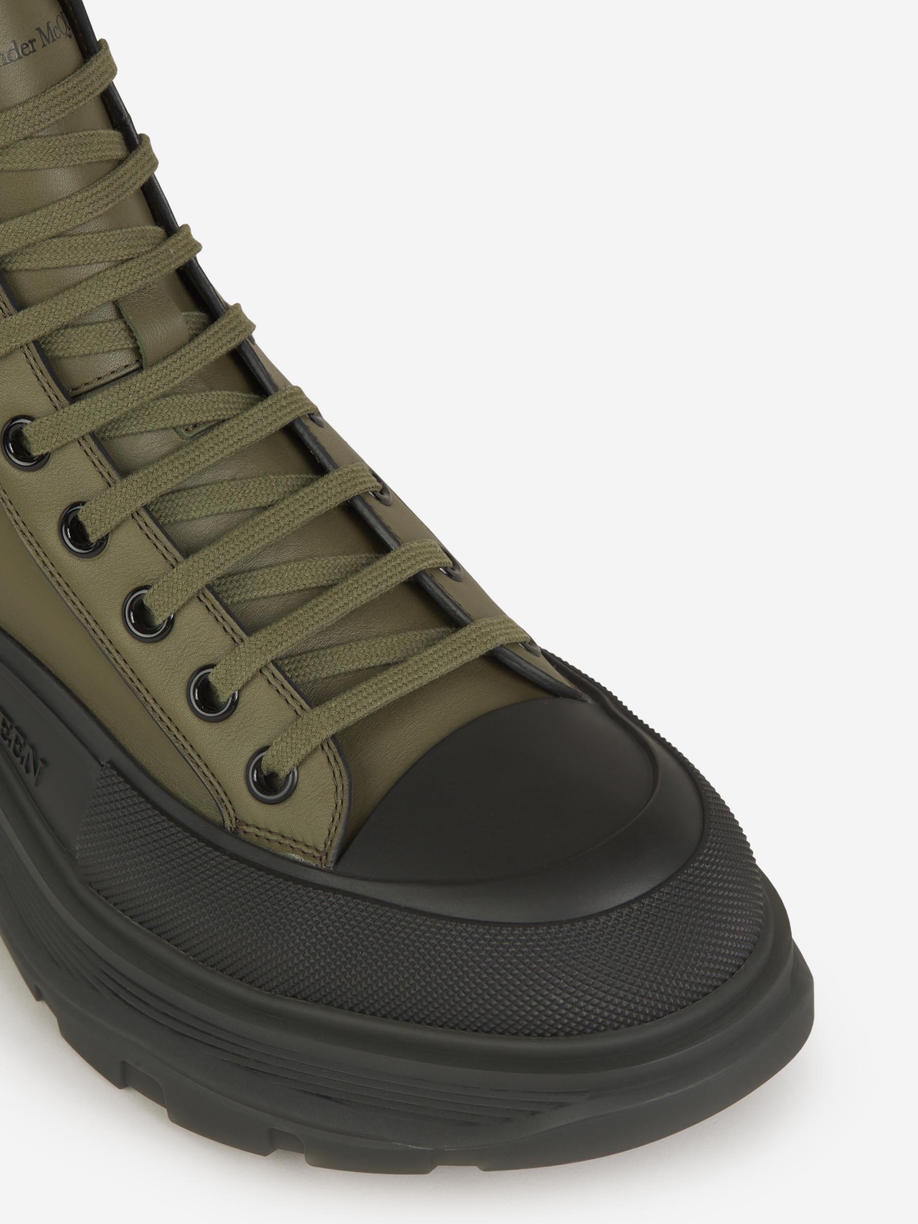 Outlet online Alexander McQueen Hombre Botas Tread Slick color Verde Militar sku 611-004284 01 - Foto 5