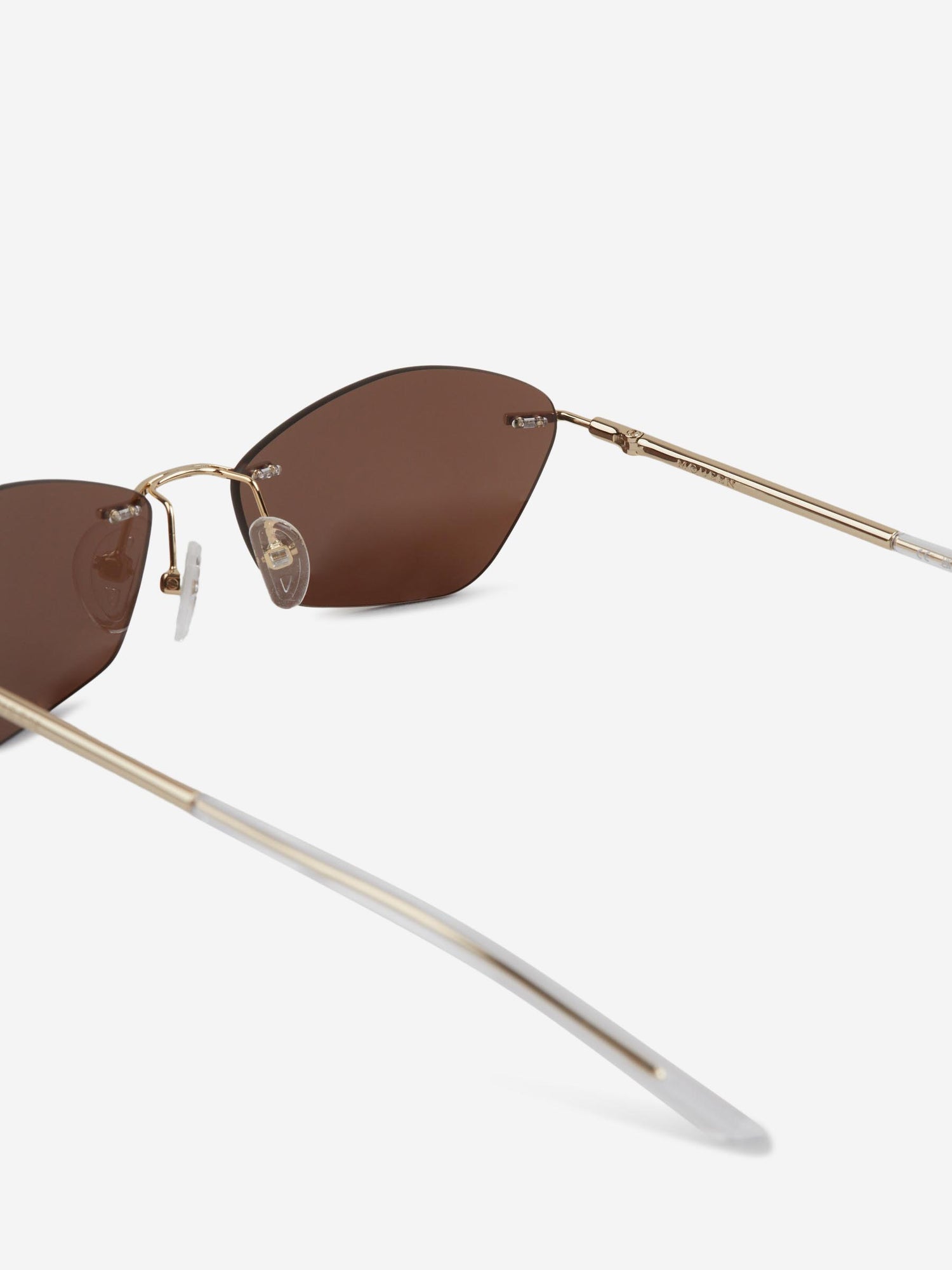 Outlet online McQueen Hombre Gafas de Sol T-Bar color Marrón sku 614-003317 05 - Foto 4