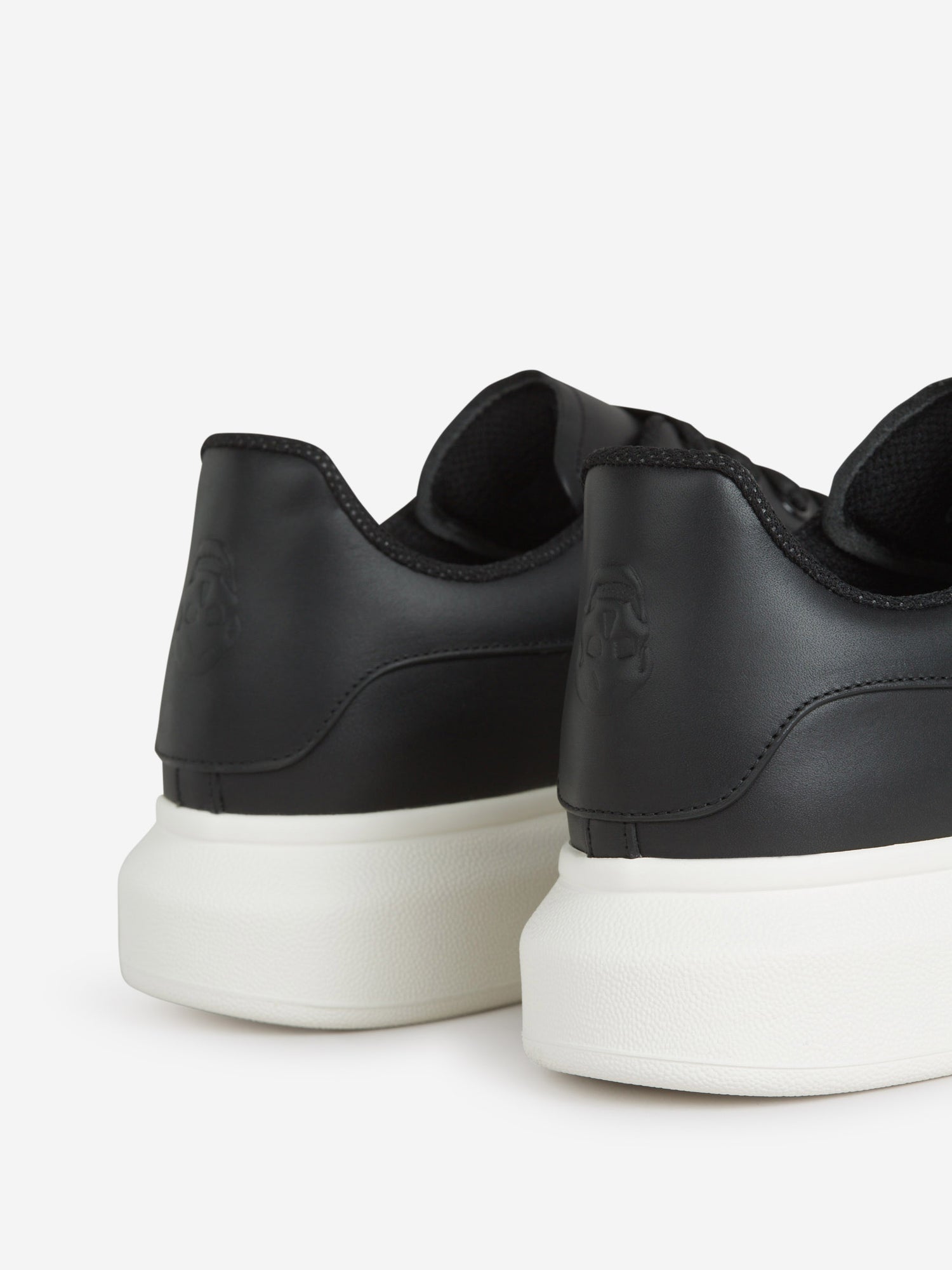 Outlet online Alexander McQueen Hombre Sneakers Oversized color Negro sku 616-002940 01 - Foto 5