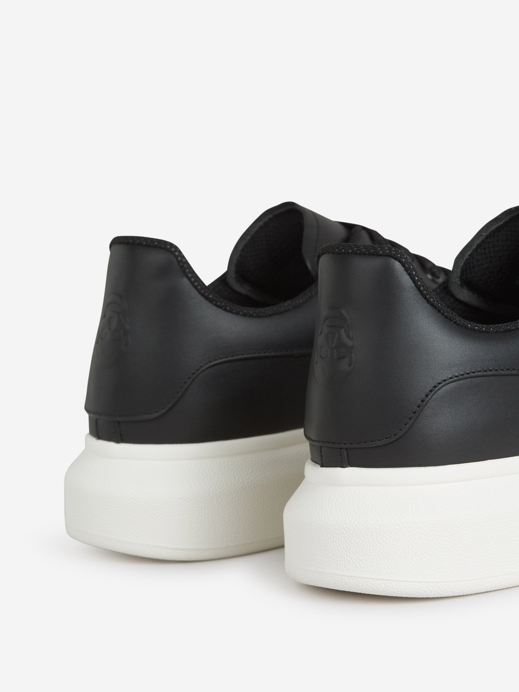 Outlet online Alexander McQueen Hombre Sneakers Oversized color Negro sku 616-002940 01 - Foto 5