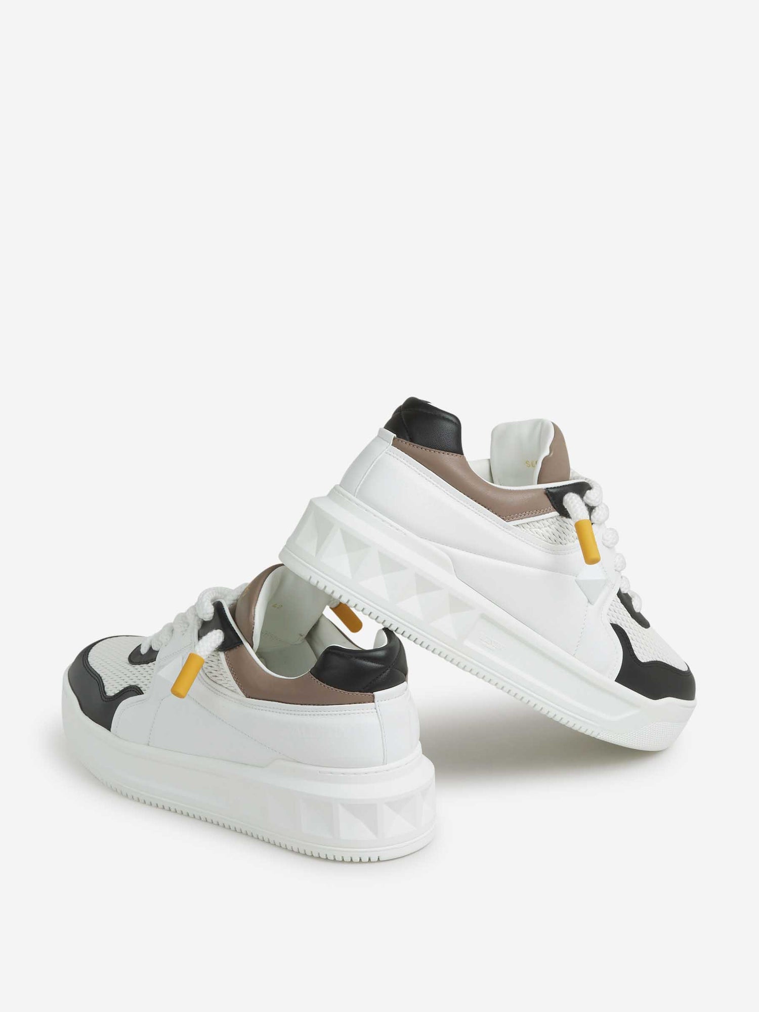 Valentino Garavani Hombre Barcelona Sneakers One Stud XL color Blanco sku 616-003002 01 - Foto 5