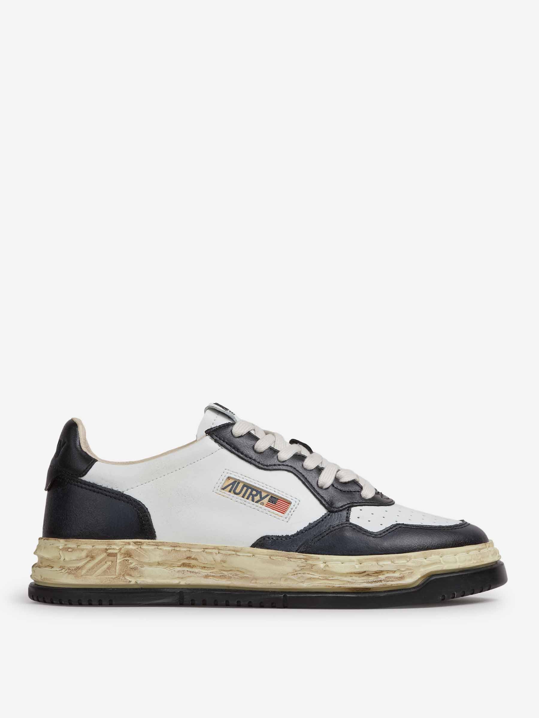 Outlet online Autry Hombre Zapatillas Supervint Low x MMY color Blanco Y Negro sku 616-003144 03 - Foto 1