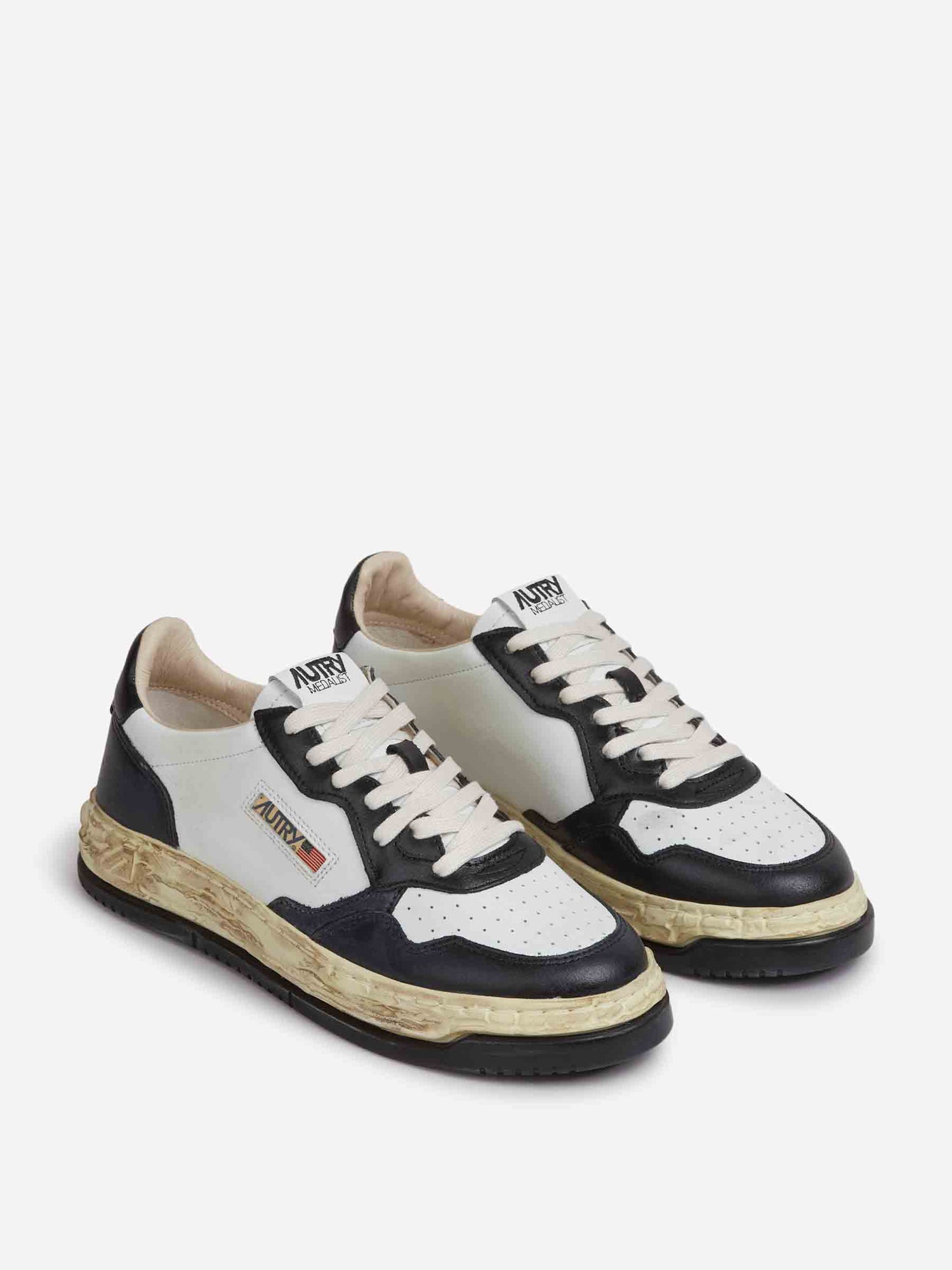 Outlet online Autry Hombre Zapatillas Supervint Low x MMY color Blanco Y Negro sku 616-003144 03 - Foto 2
