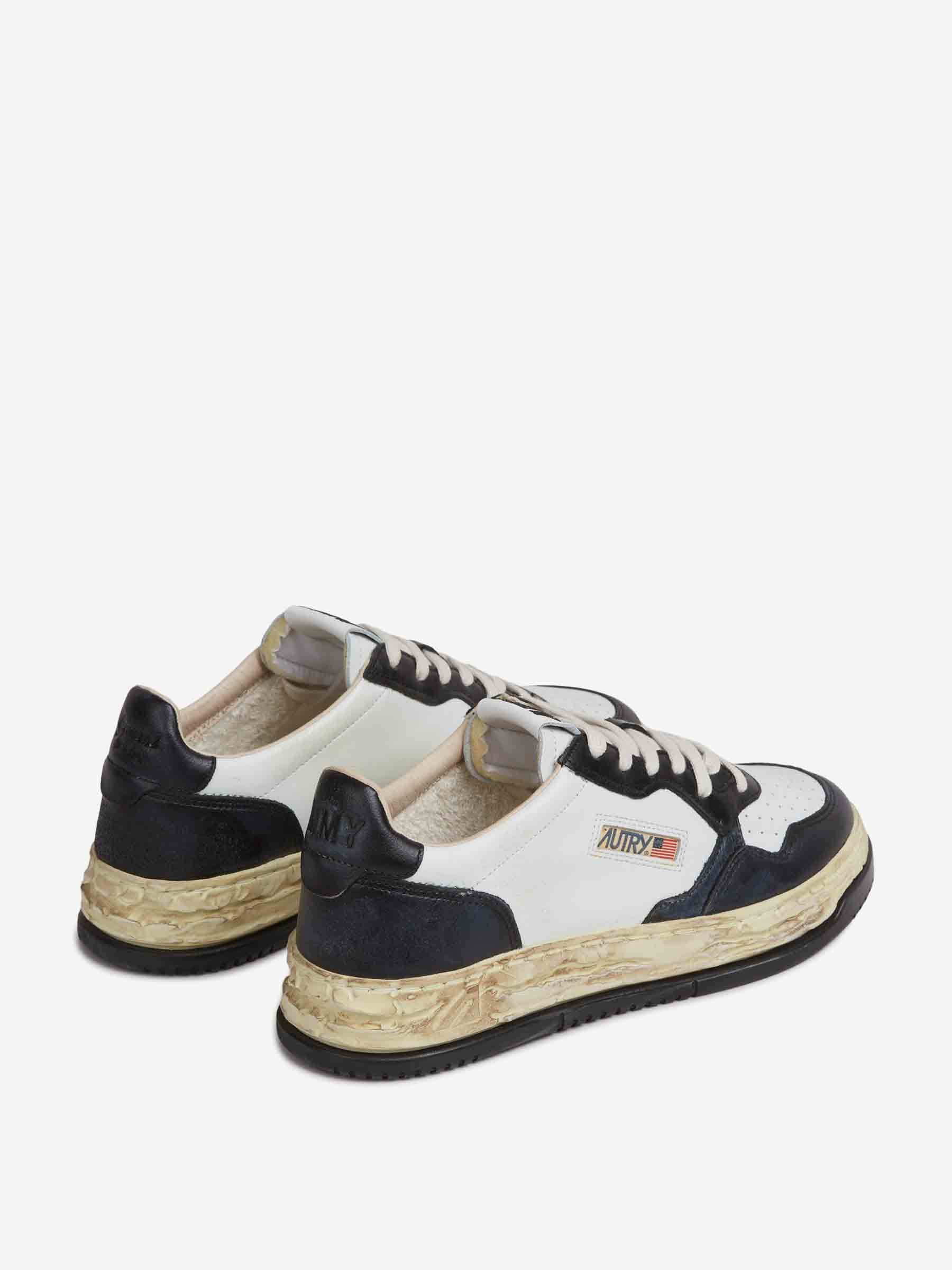 Outlet online Autry Hombre Zapatillas Supervint Low x MMY color Blanco Y Negro sku 616-003144 03 - Foto 3