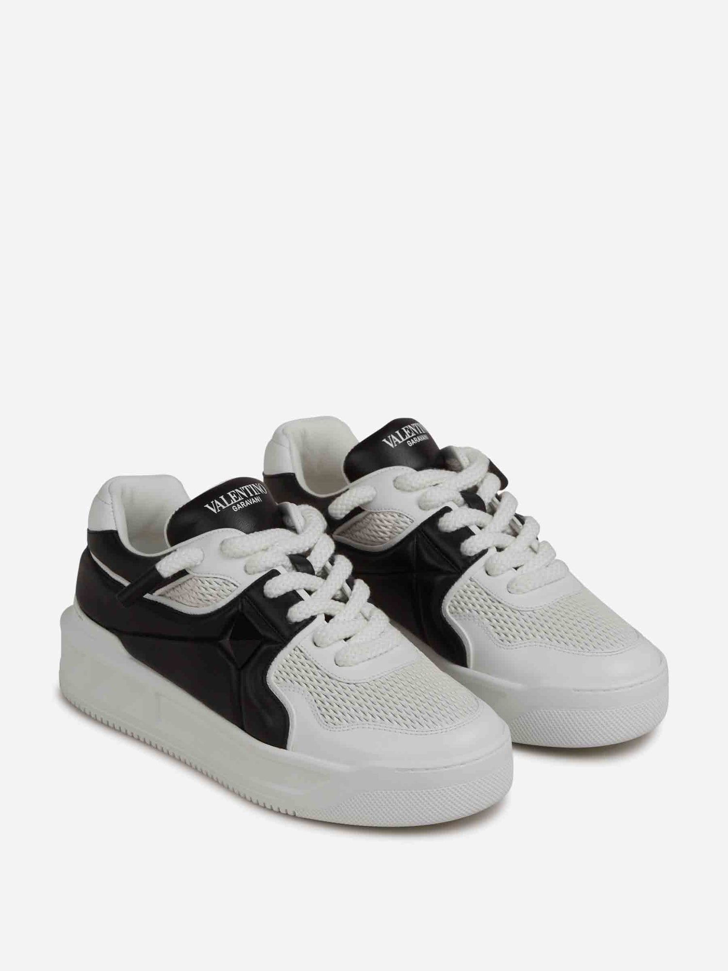 Outlet online Valentino Garavani Hombre Zapatillas Stud color Blanco Y Negro sku 616-003148 01 - Foto 2