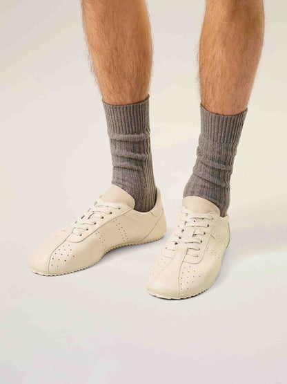 Outlet online Ami Paris Hombre Zapatillas Piel Lisa color Marfil sku 616-003250 02 - Foto 2