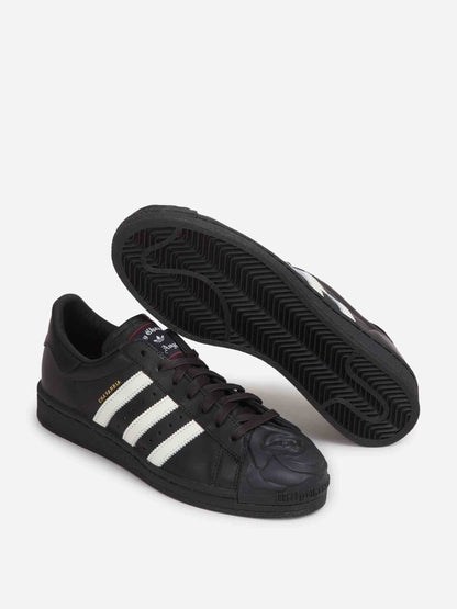 Adidas Willy Chavarria Hombre Barcelona Zapatillas Chavarria Superstar color Negro sku 616-003507 01 - Foto 4