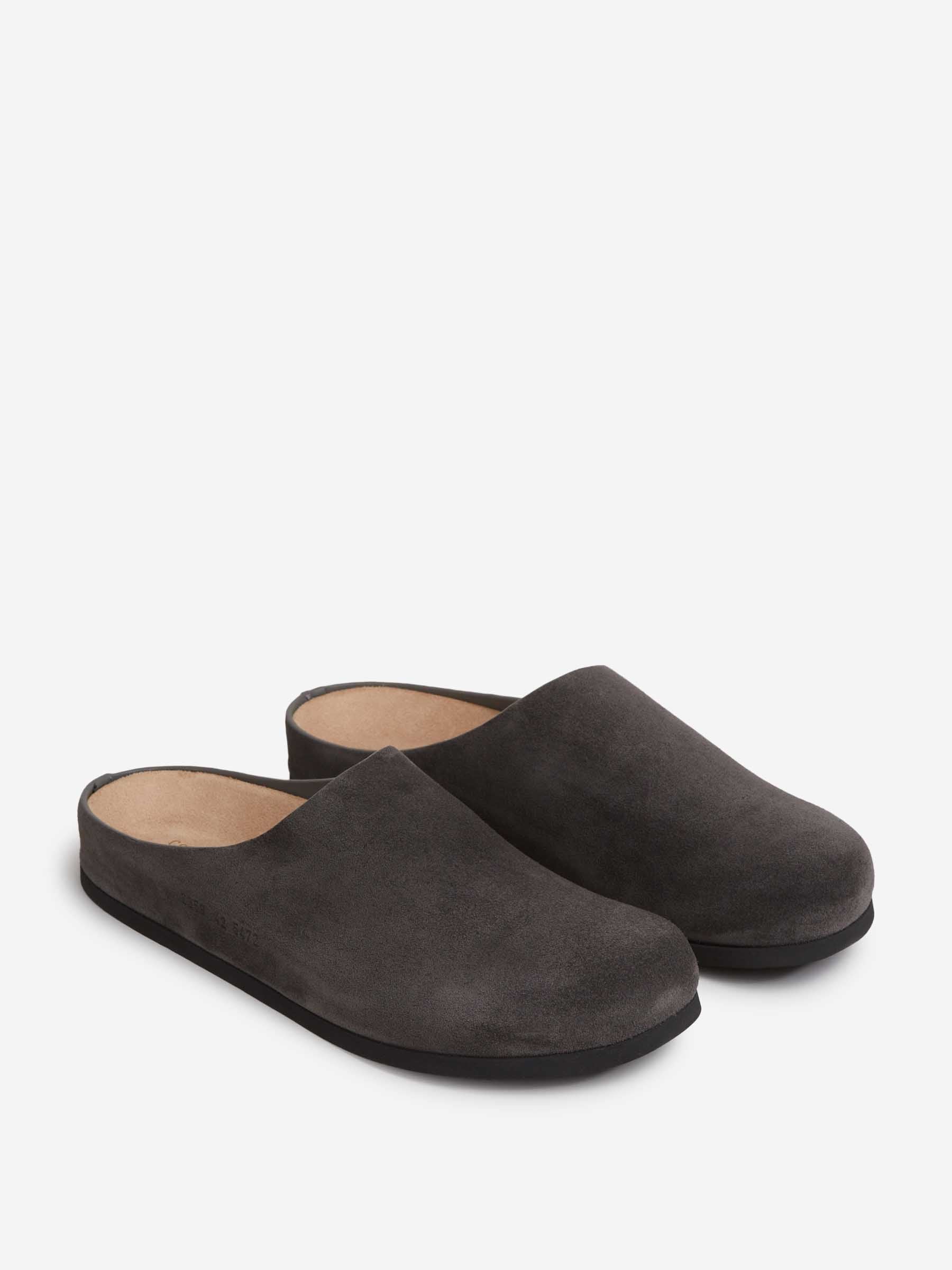 Outlet online Common Projects Hombre Zuecos Clog Suede color Gris Antracita sku 617-000142 01 - Foto 2