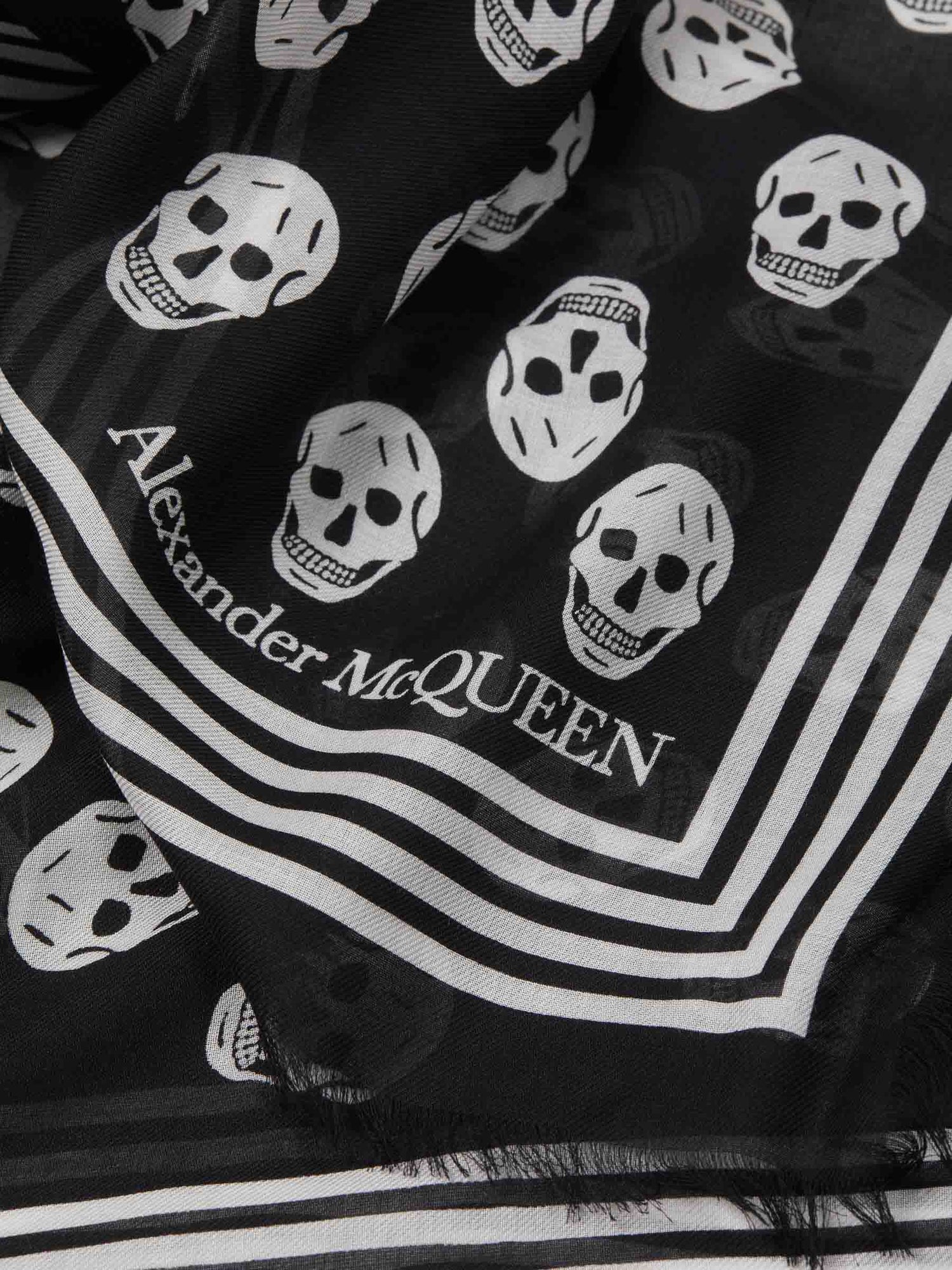 Outlet online Alexander McQueen Hombre Fular Biker Skull color Negro sku 630-001391 01 - Foto 3