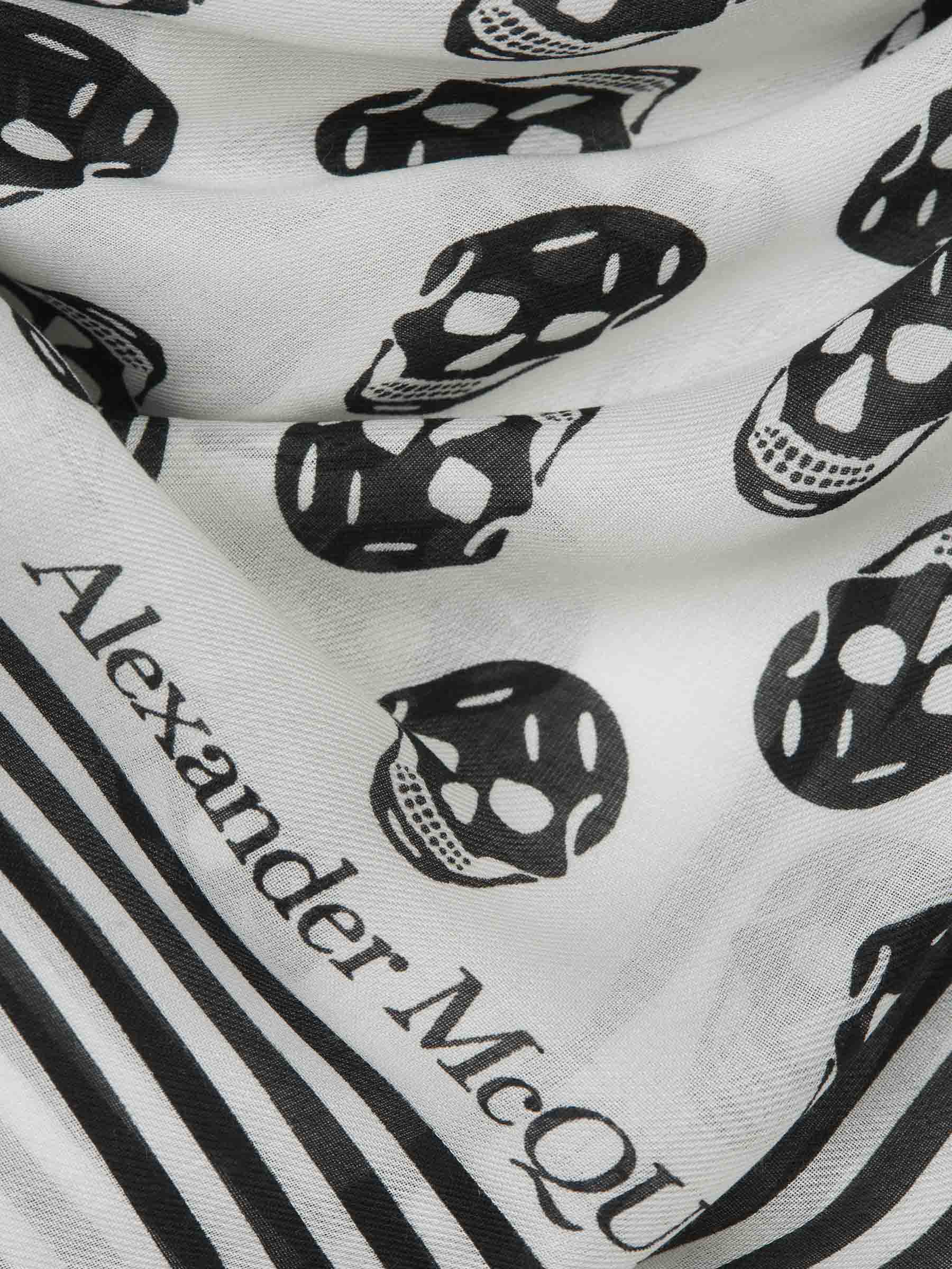Outlet online Alexander McQueen Hombre Fular Biker Skull color Negro sku 630-001391 01 - Foto 6