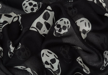 Outlet online McQueen Hombre Fular Skull color Negro sku 630-001407 01 - Foto 2