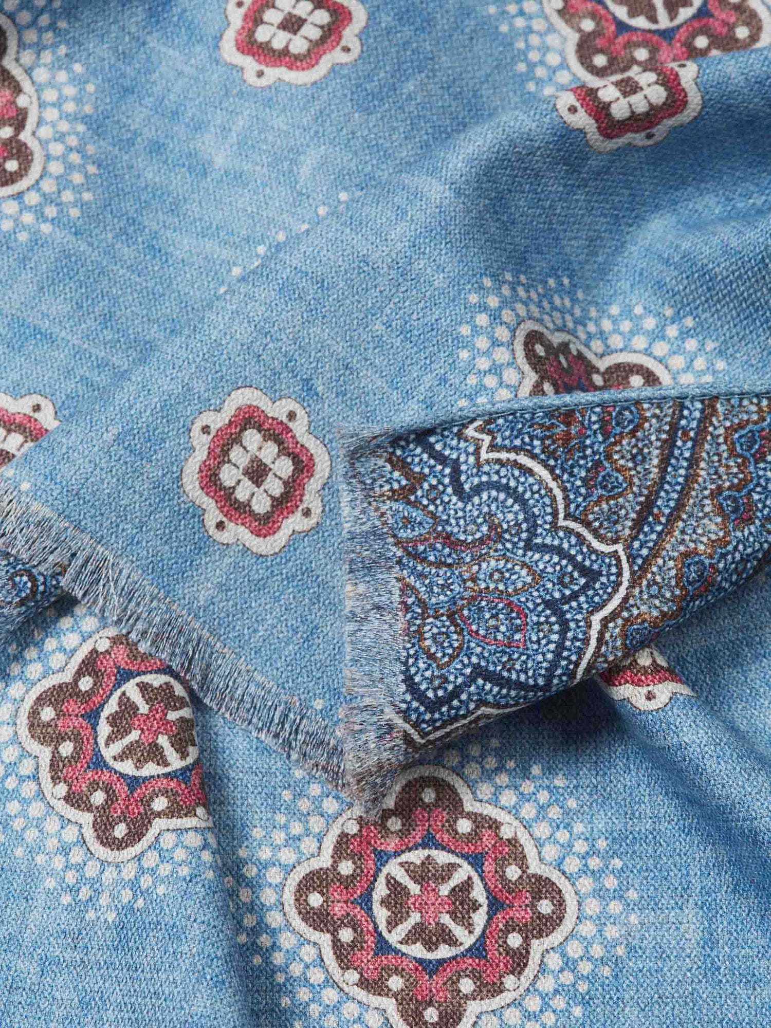 Outlet online Santa Eulalia Hombre Bufanda Seda Estampado color Azul sku 630-001465 01 - Foto 4