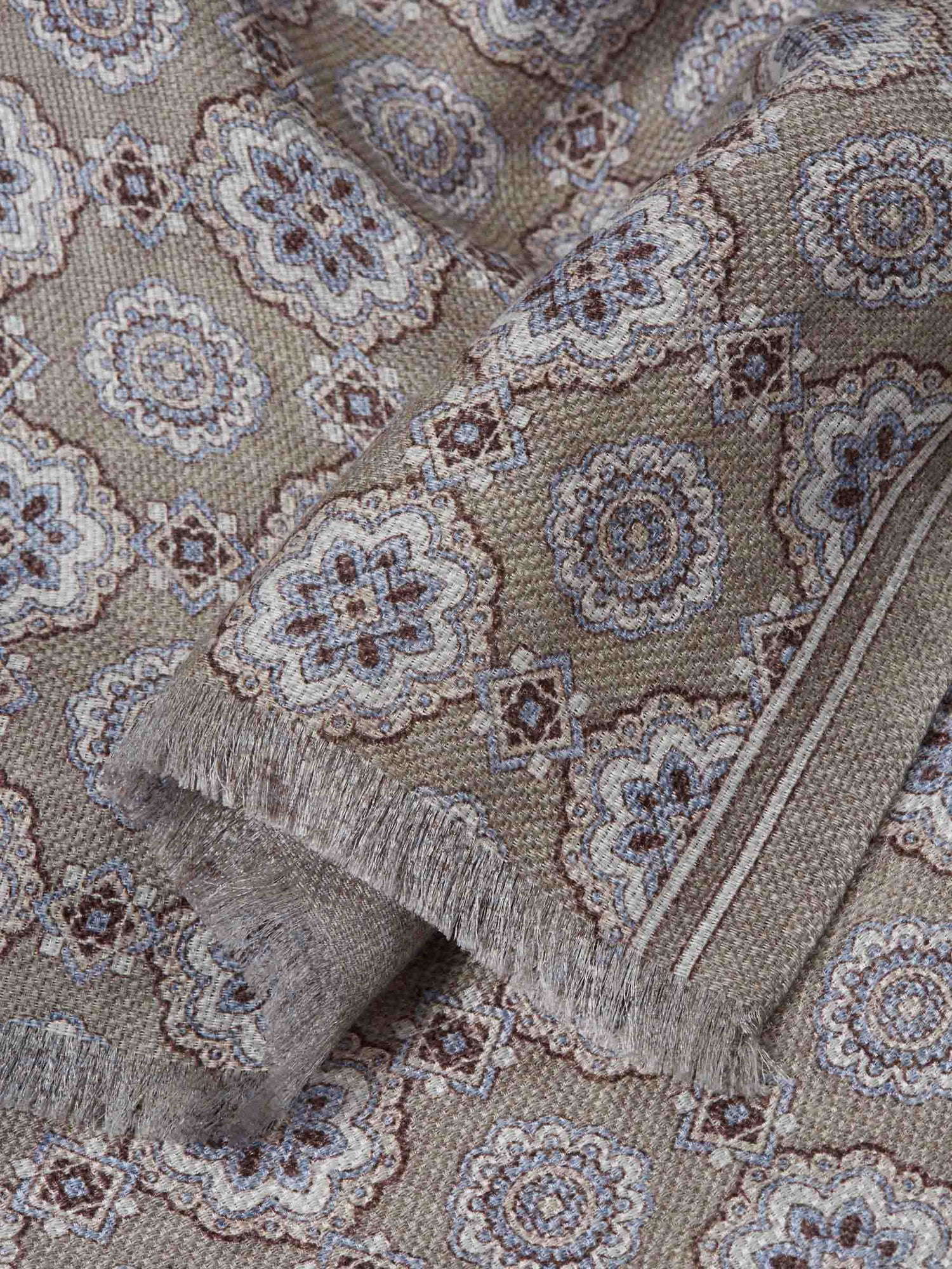 Santa Eulalia Hombre Barcelona Fular Lino Estampado color Multicolor sku 630-001518 01 - Foto 3