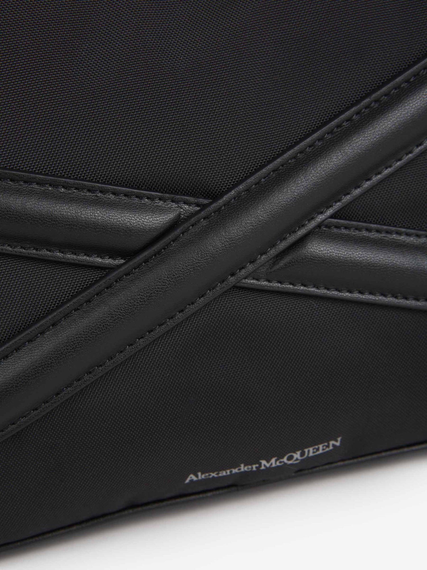 Outlet online Alexander McQueen Hombre Bolso Cámara Harness color Negro sku 692-001712 01 - Foto 5
