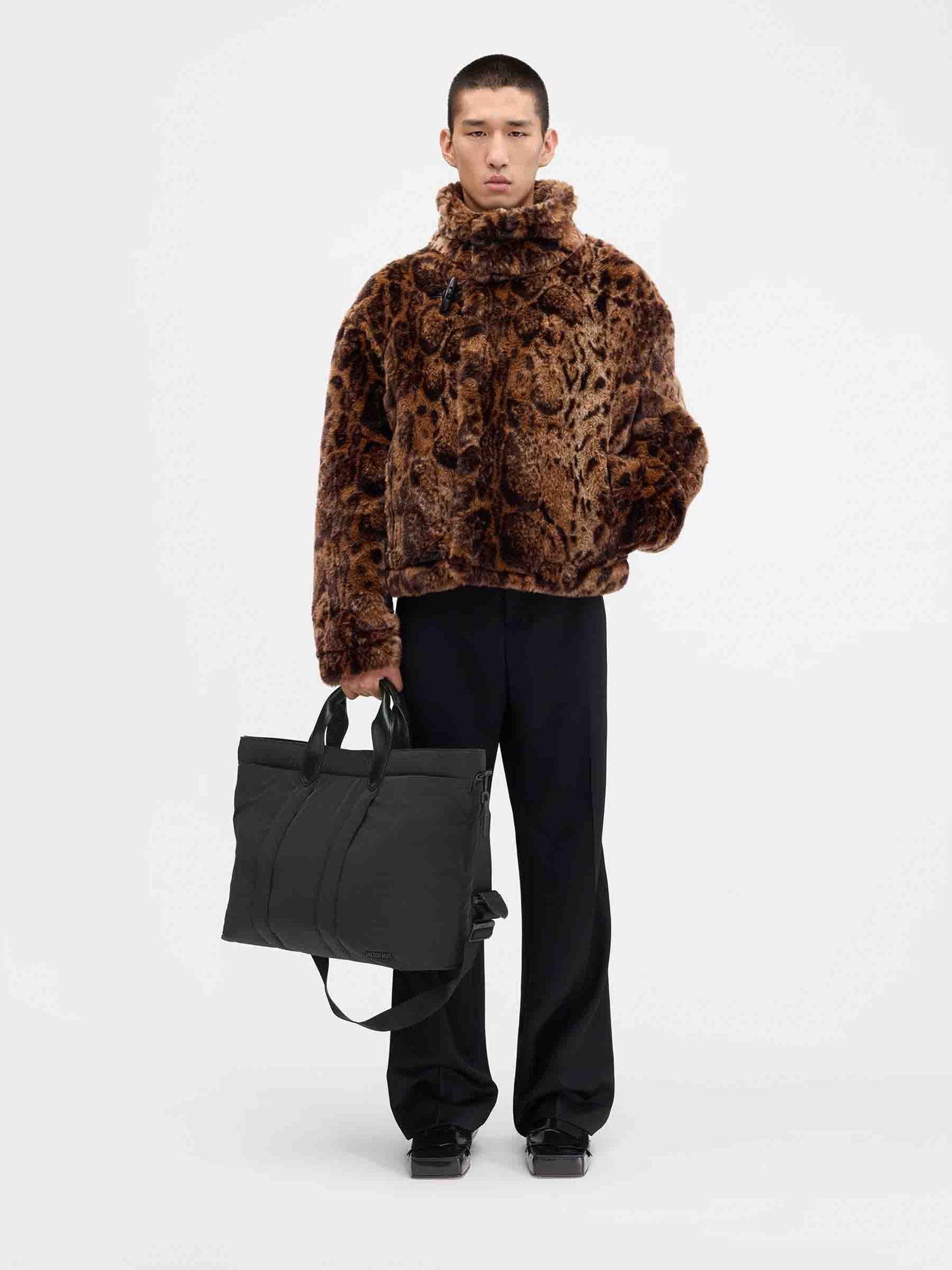 Outlet online Jacquemus Hombre Bolso Tote Le Bambino color Negro sku 692-002008 01 - Foto 2