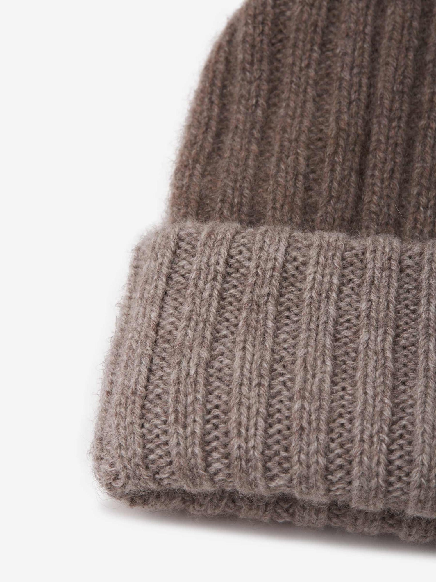 Outlet online Fedeli Hombre Gorro Cashmere Canalé color Gris Piedra sku 695-000750 03 - Foto 3