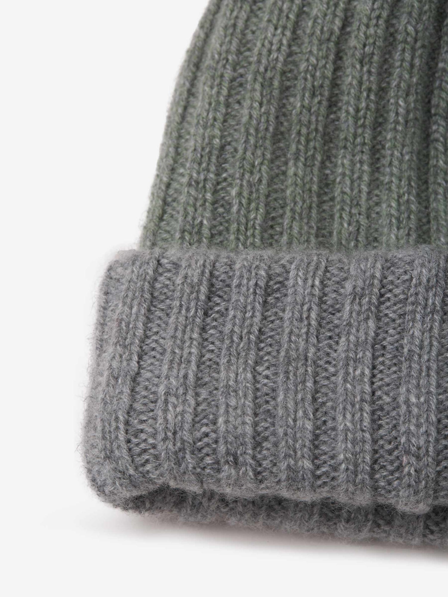 Outlet online Fedeli Hombre Gorro Cashmere Canalé color Gris Piedra sku 695-000750 03 - Foto 13
