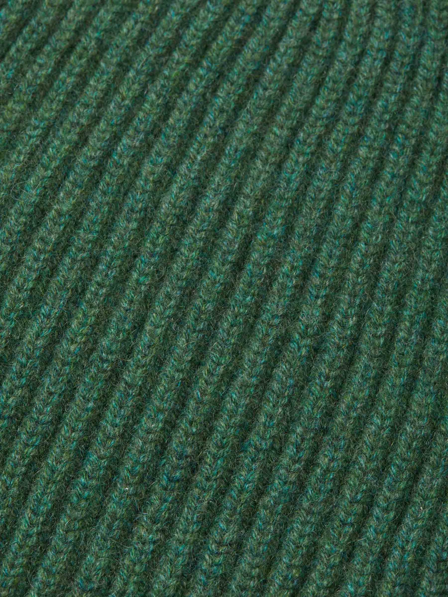 Outlet online Fedeli Hombre Gorro Punto Cashmere color Verde Oscuro sku 695-000992 00 - Foto 2