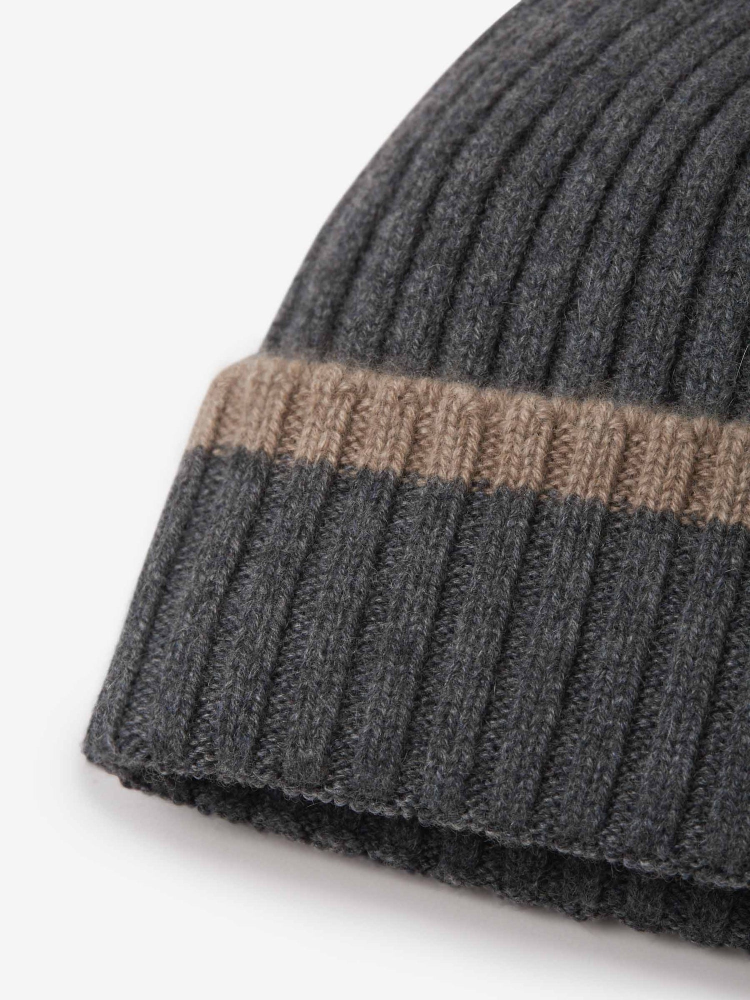 Outlet online Santa Eulalia Hombre Gorro Punto Lana color Gris Piedra sku 695-001109 02 - Foto 2