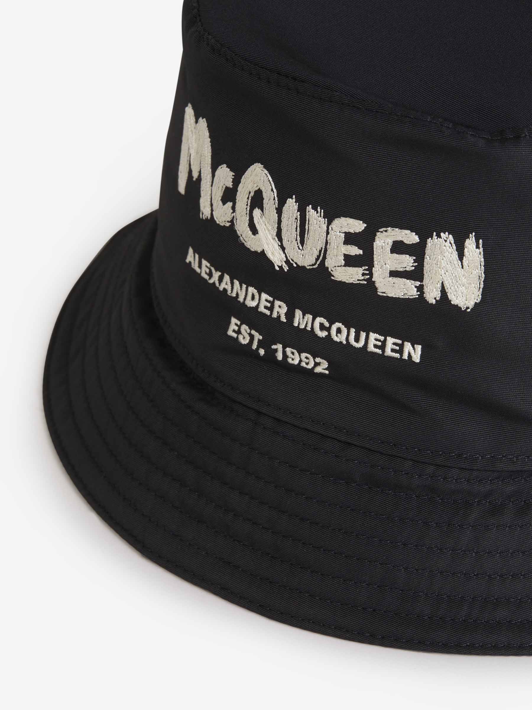 Outlet online Alexander McQueen Hombre Sombrero Pescador Graffiti color Negro sku 695-001272 01 - Foto 4