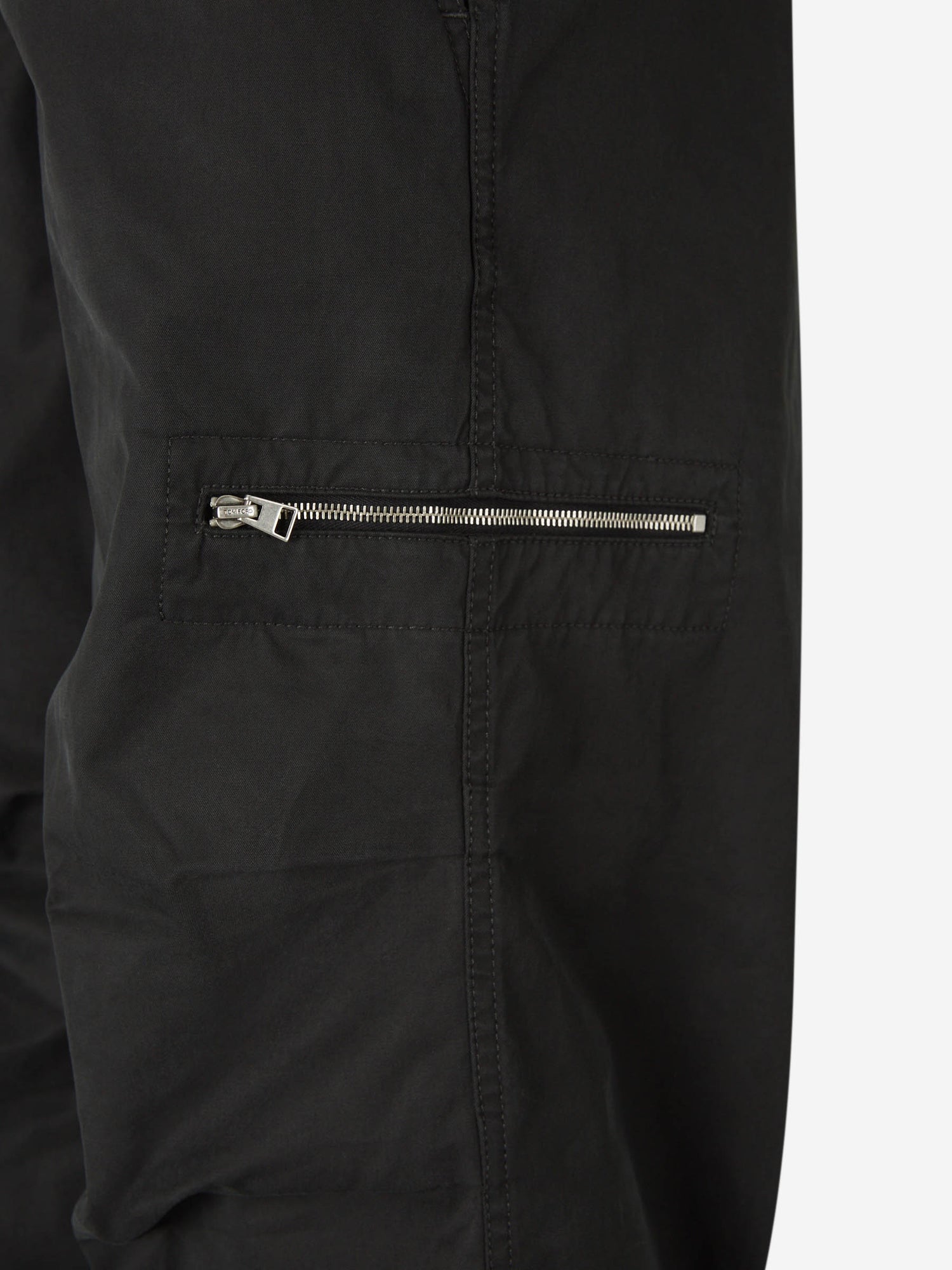 Outlet online Tom Ford Hombre Pantalones Técnicos Cargo color Azul Noche sku 521-003071 01 - Foto 5