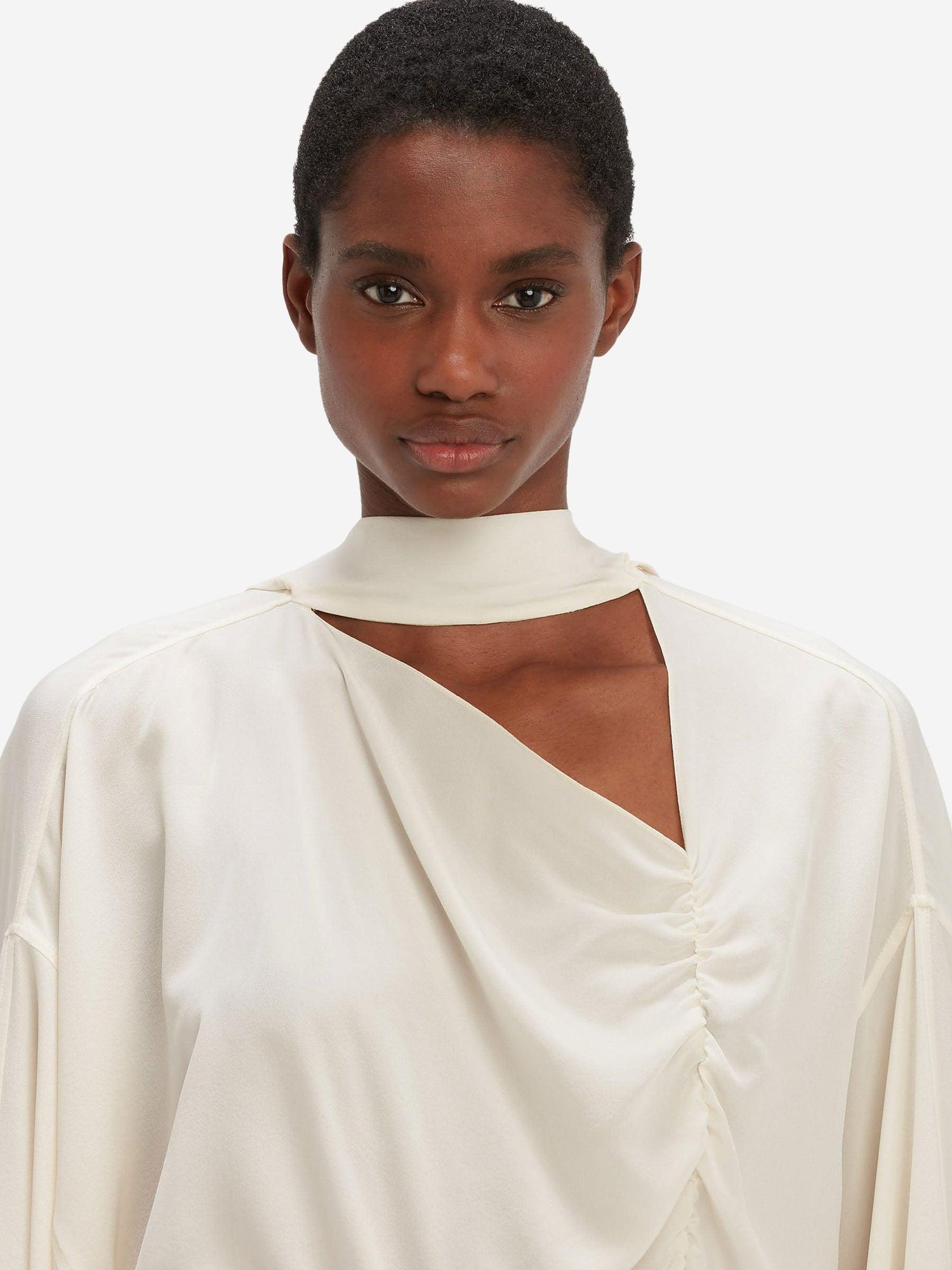 Victoria Beckham Blusa Asimétrica Seda color Crema sku 701-001828 00 - Foto 5