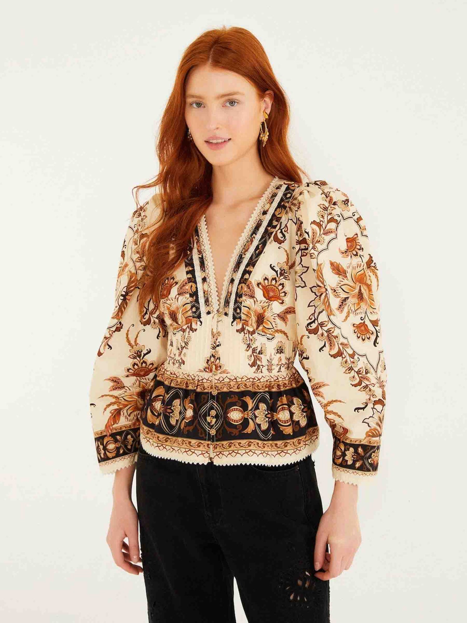 Farm Rio Mujer Barcelona Blusa Floral Estampada color Multicolor sku 701-002425 01 - Foto 2