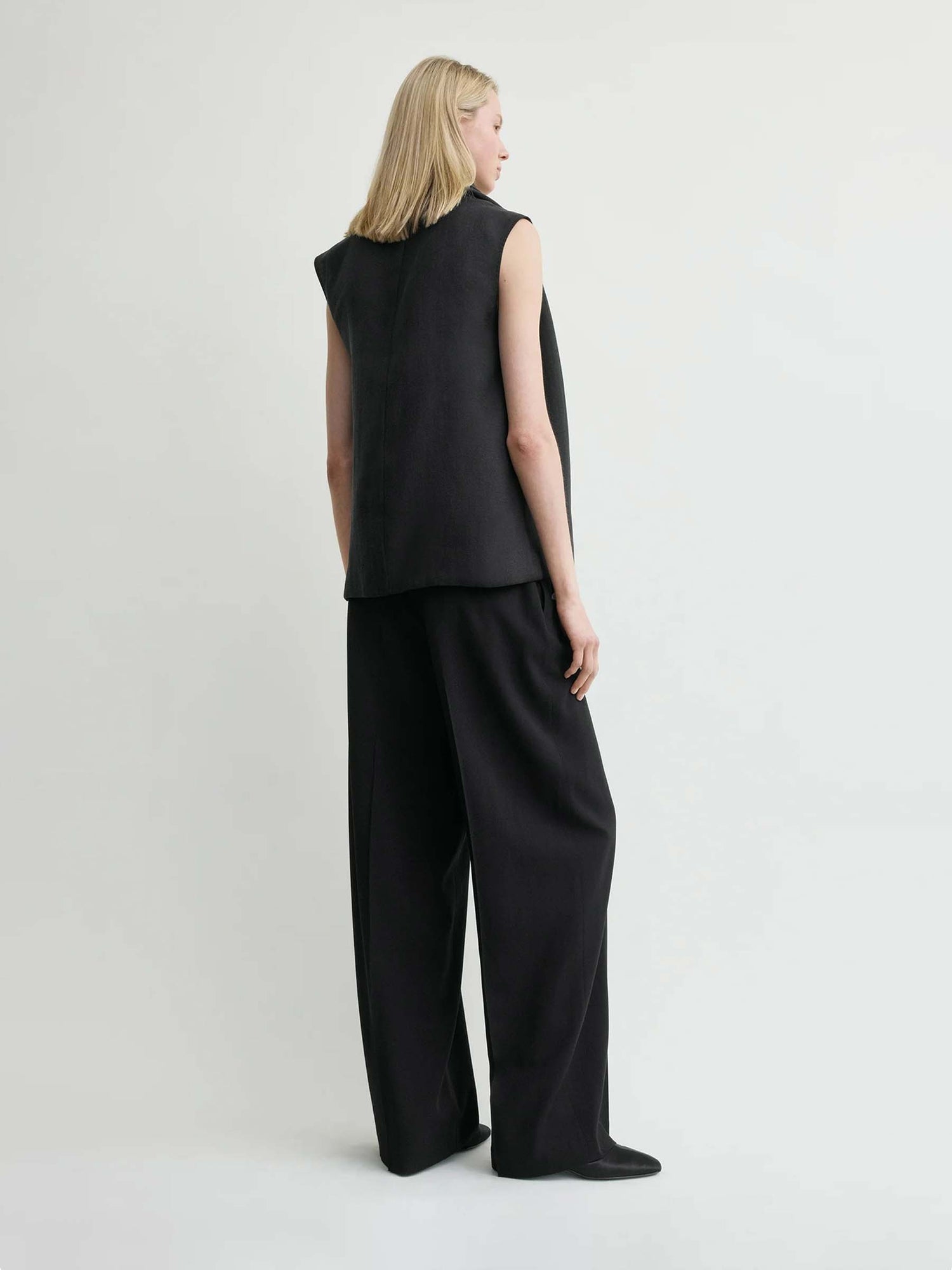 Outlet online TOTEME Mujer Blusa Bufanda color Crema sku 702-000498 01 - Foto 3