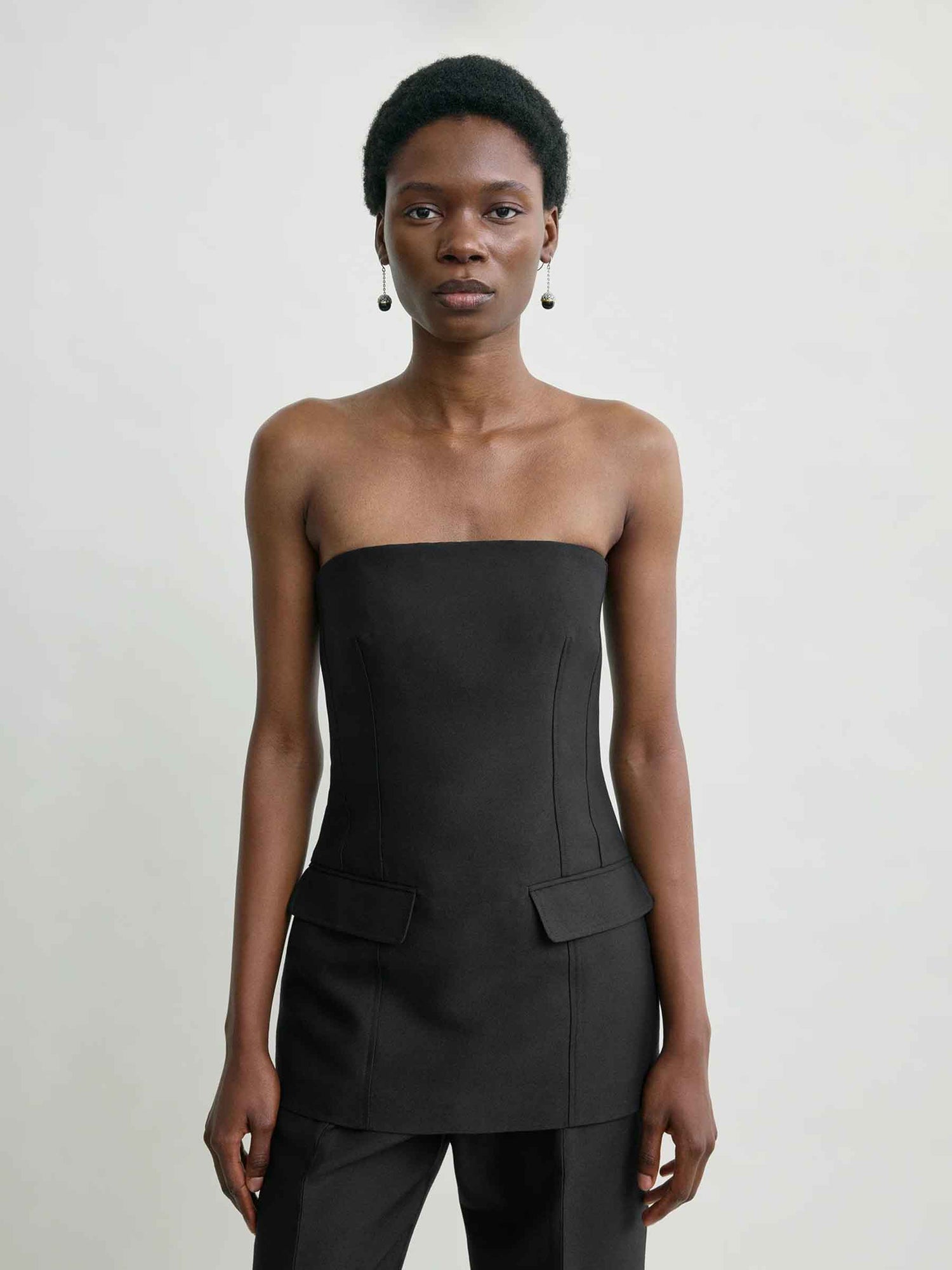 Outlet online TOTEME Mujer Top Crepé Strapless color Negro sku 703-002514 01 - Foto 4