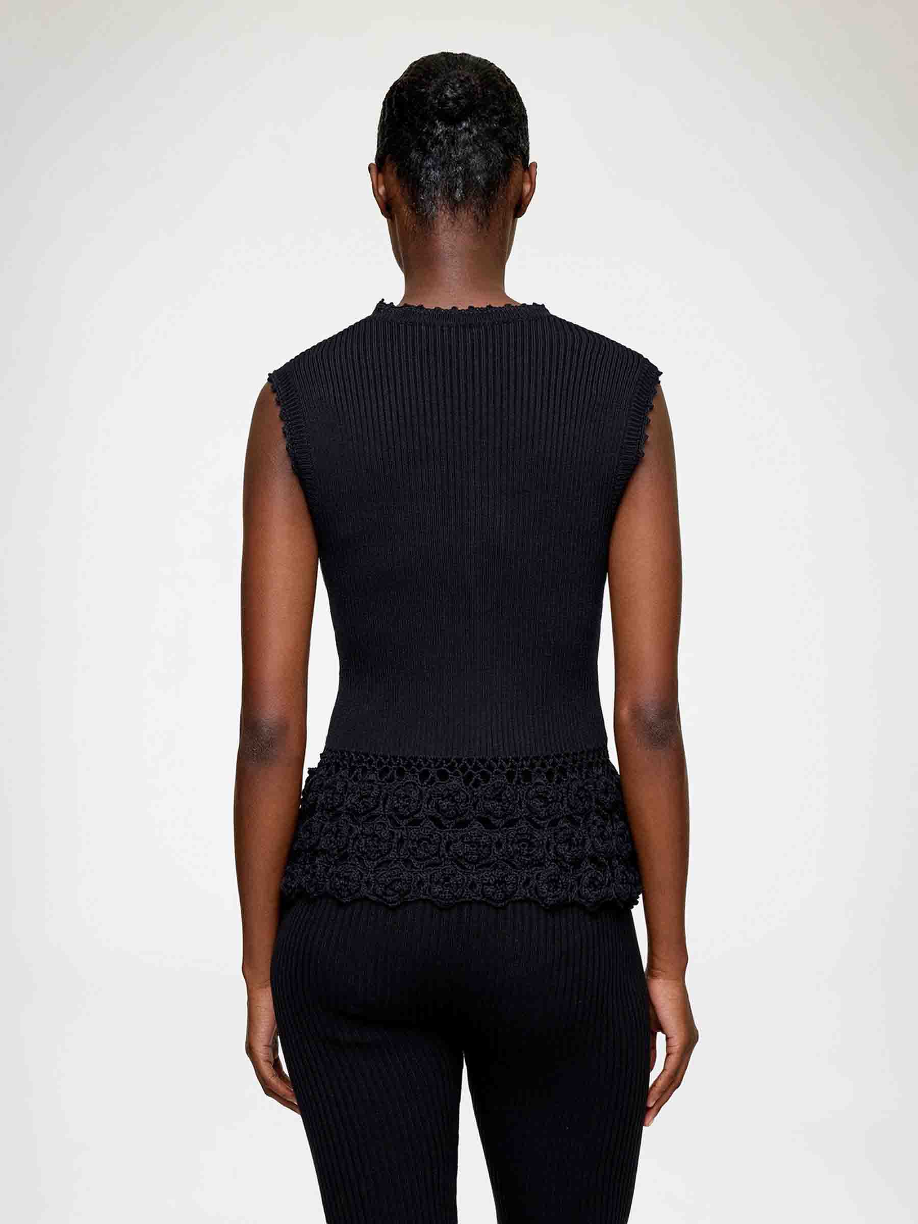 Ganni Mujer Barcelona Top Sin Mangas Con Flores de Ganchillo color Negro sku 703-002583 01 - Foto 3