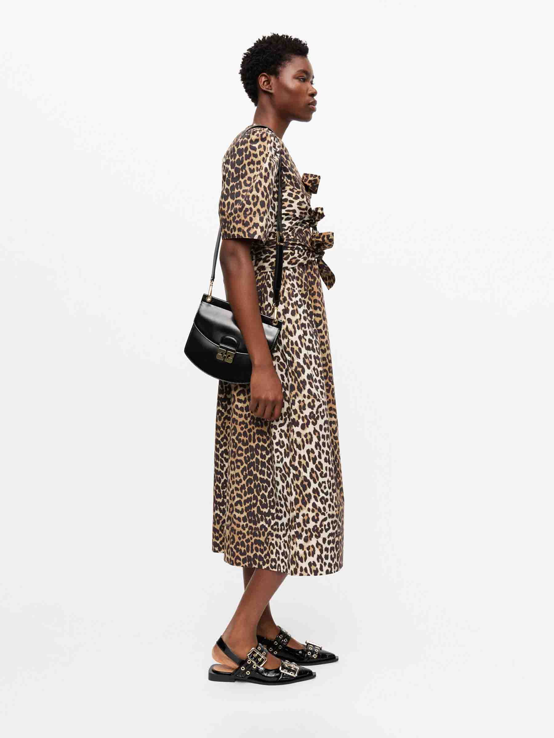Outlet online Ganni Mujer Vestido Midi Estampado color Leopardo sku 721-000477 01 - Foto 4