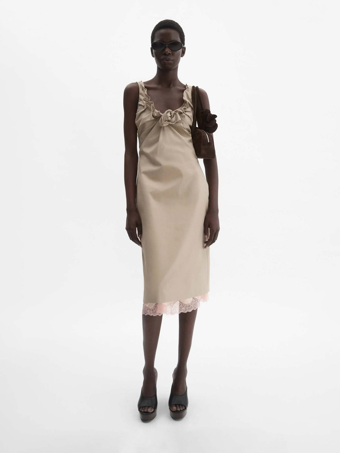 Outlet online Magda Butrym Mujer Vestido Midi Escote Drapeado color Beige sku 721-000736 01 - Foto 2