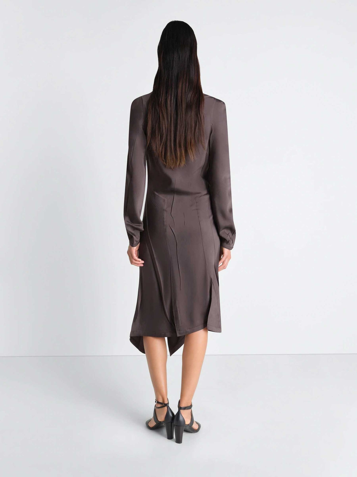 Outlet online Lemaire Mujer Vestido Midi Pliegues color Marrón Oscuro sku 731-006150 01 - Foto 3