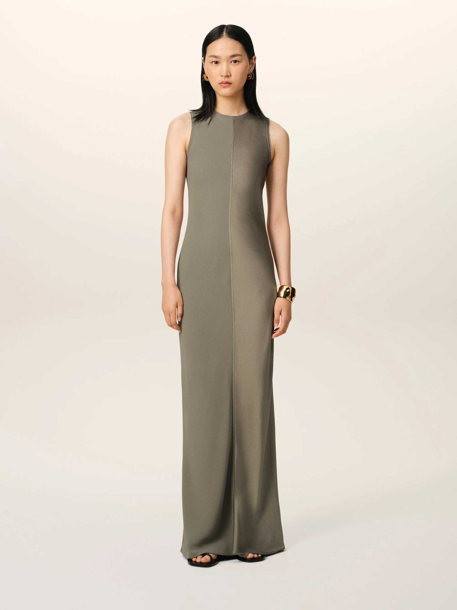 Ami Paris Mujer Barcelona Vestido Maxi Recto color Verde Militar sku 732-001420 01 - Foto 2