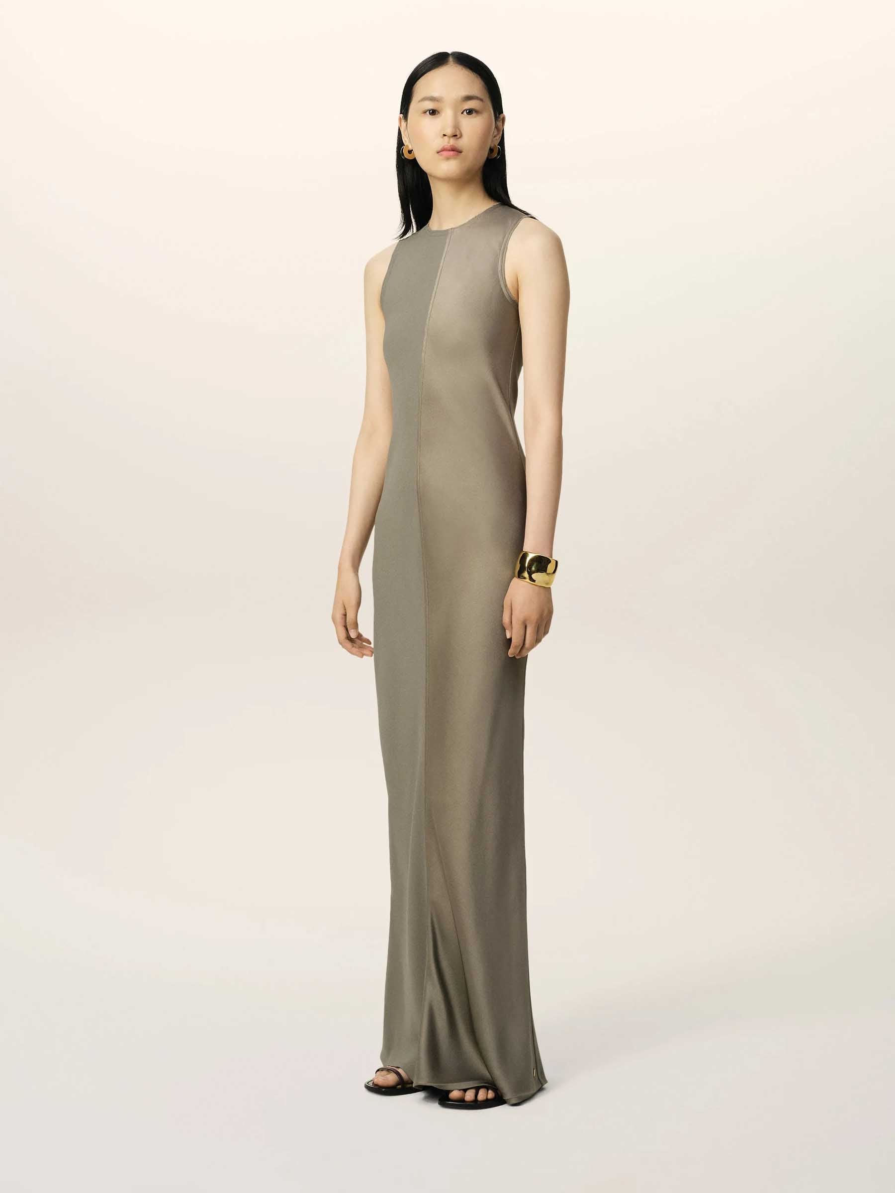 Ami Paris Mujer Barcelona Vestido Maxi Recto color Verde Militar sku 732-001420 01 - Foto 3