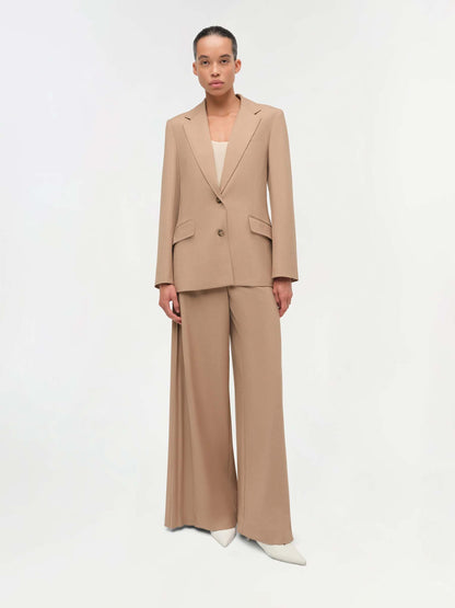 Outlet online Simkhai Mujer Blazer Moren Plisado color Camel sku 741-002307 01 - Foto 2